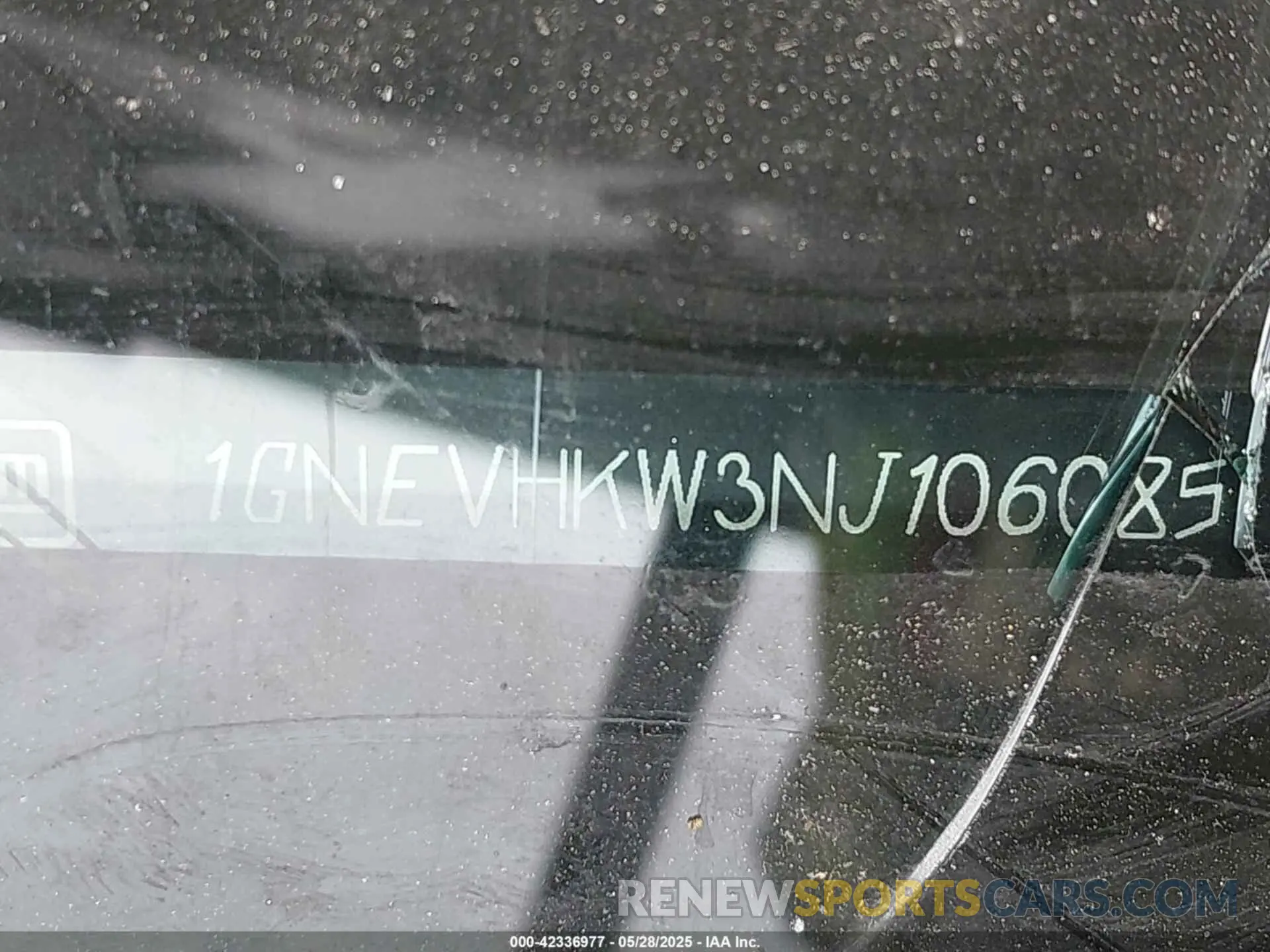 9 Photograph of a damaged car 1GNEVHKW3NJ106085 CHEVROLET TRAVERSE 2022