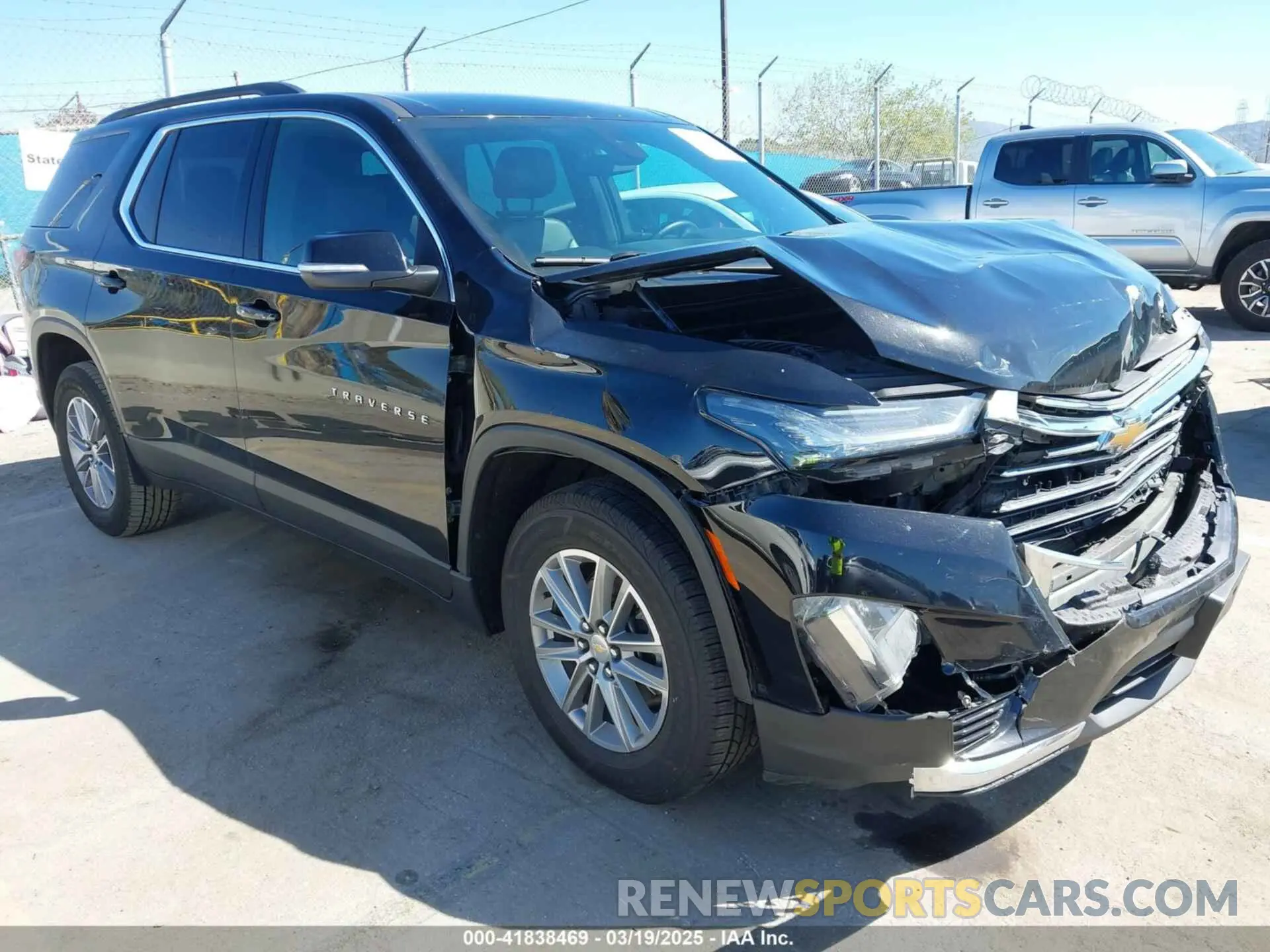 1 Photograph of a damaged car 1GNEVHKW5NJ133935 CHEVROLET TRAVERSE 2022