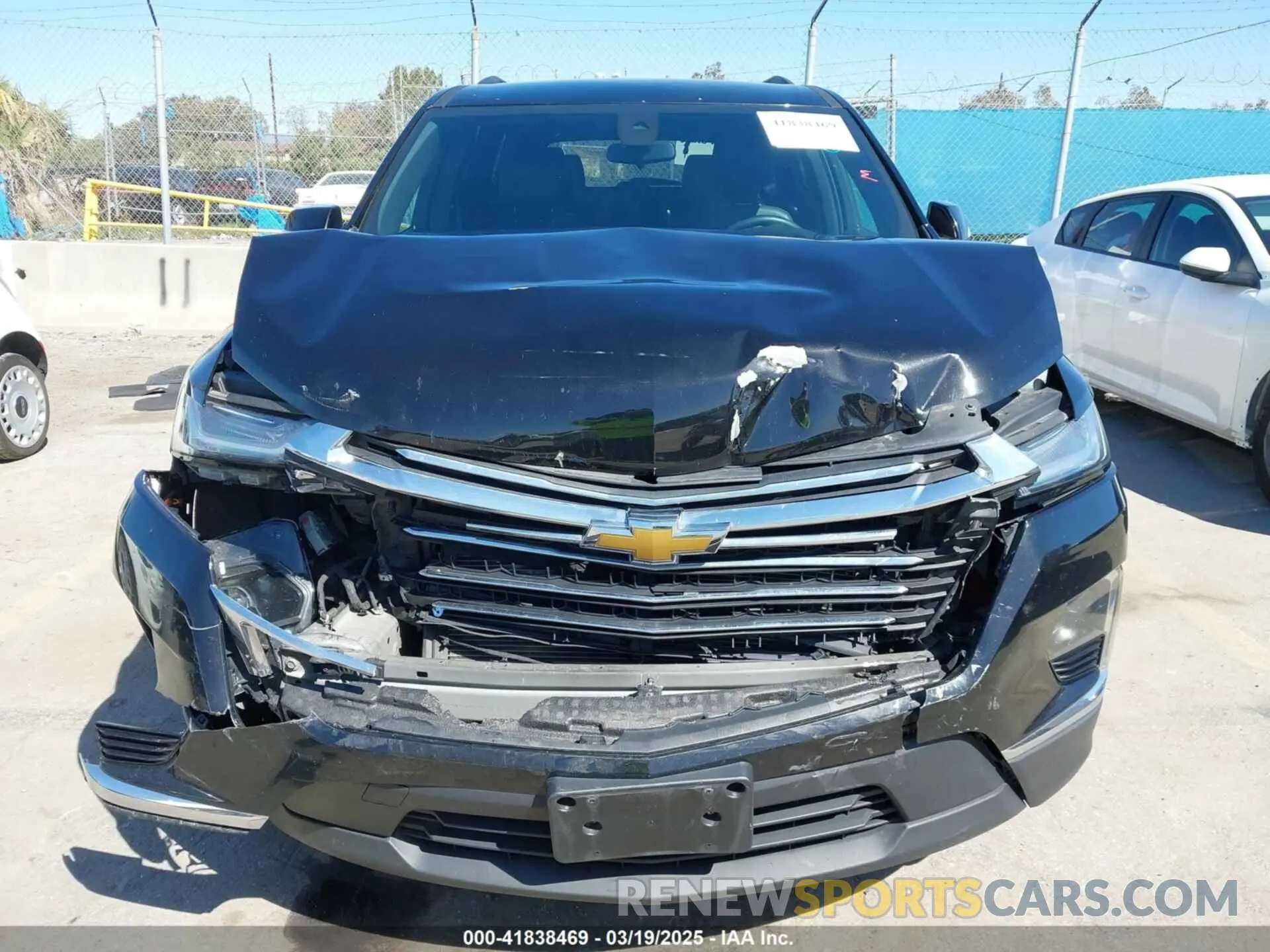 12 Photograph of a damaged car 1GNEVHKW5NJ133935 CHEVROLET TRAVERSE 2022