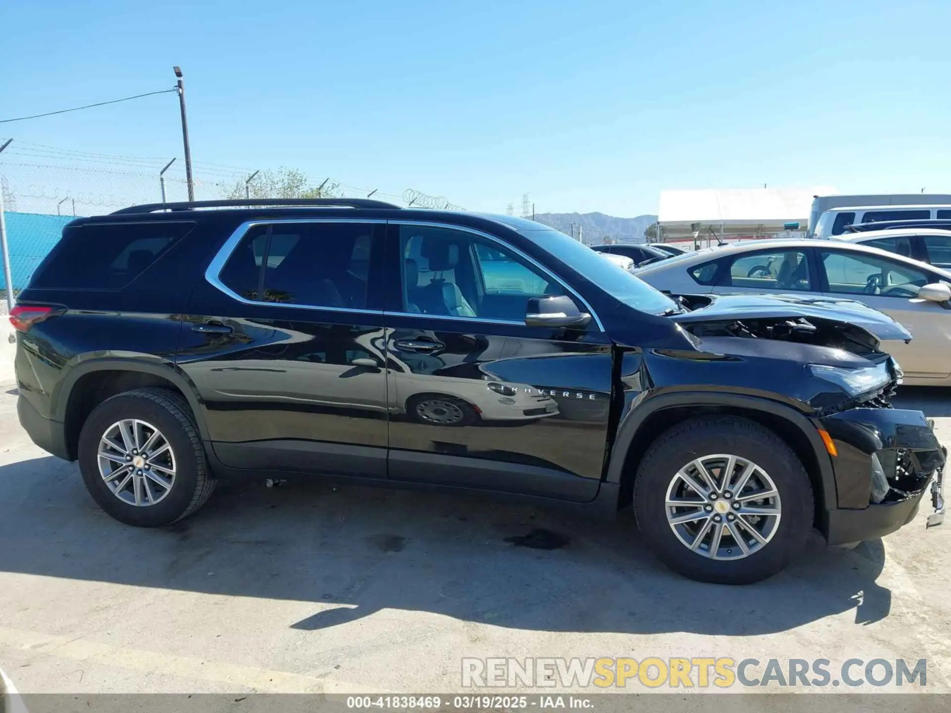 13 Photograph of a damaged car 1GNEVHKW5NJ133935 CHEVROLET TRAVERSE 2022
