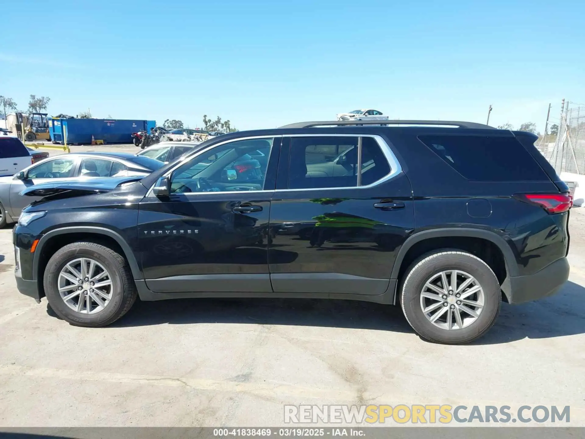 14 Photograph of a damaged car 1GNEVHKW5NJ133935 CHEVROLET TRAVERSE 2022