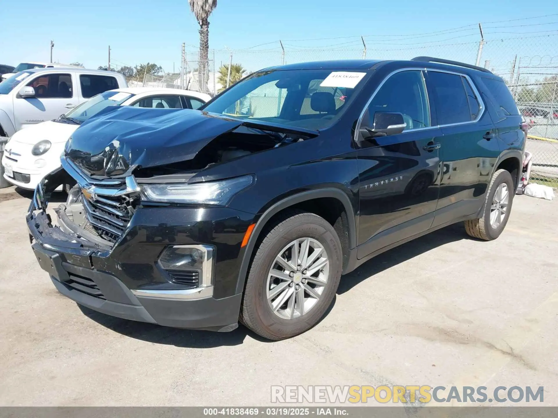 2 Photograph of a damaged car 1GNEVHKW5NJ133935 CHEVROLET TRAVERSE 2022