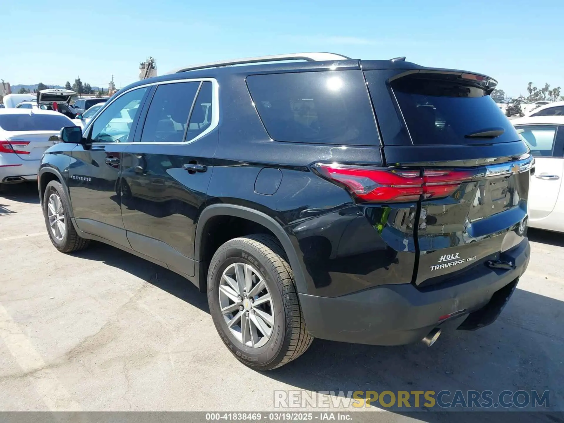 3 Photograph of a damaged car 1GNEVHKW5NJ133935 CHEVROLET TRAVERSE 2022