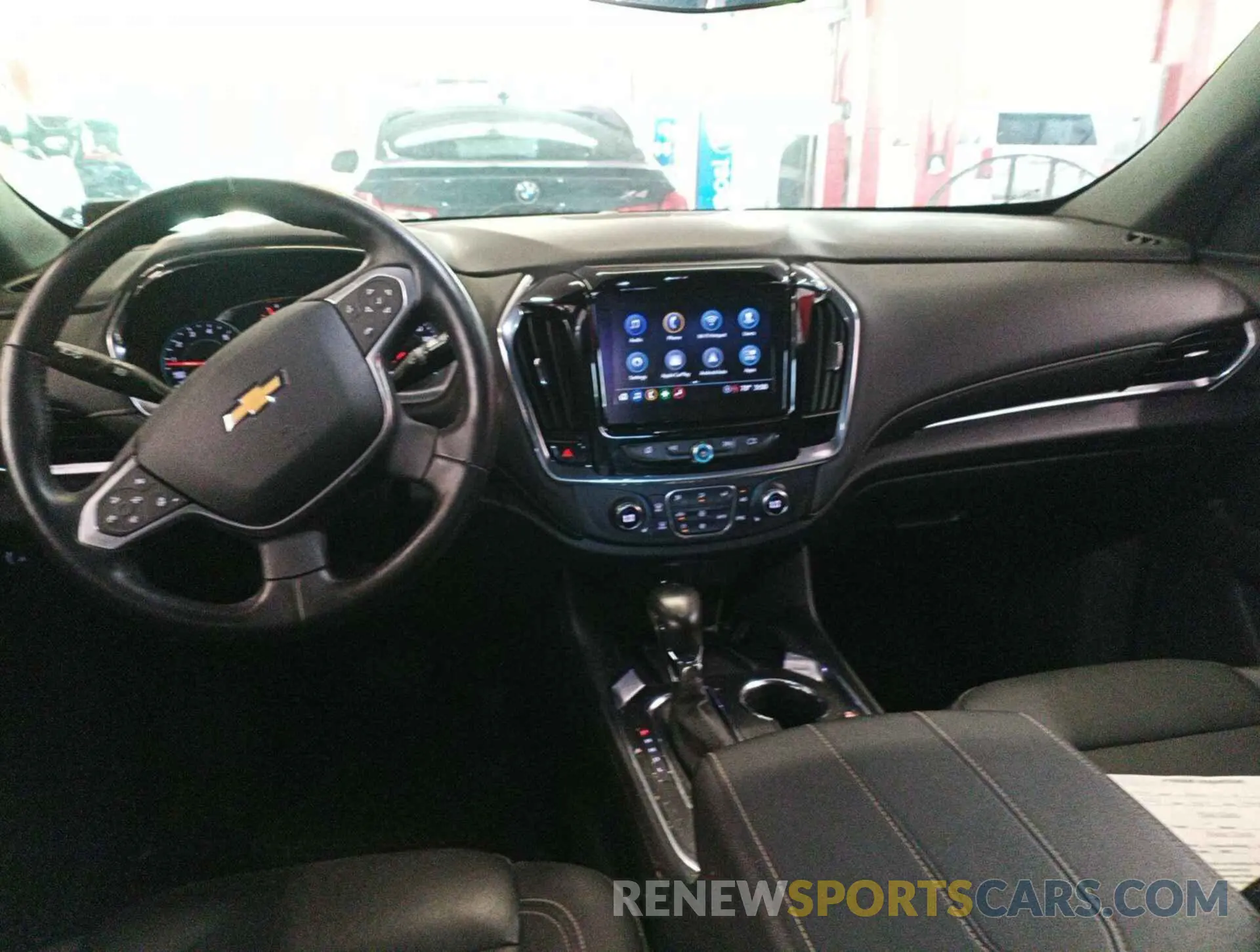2 Photograph of a damaged car 1GNEVHKW5NJ151576 CHEVROLET TRAVERSE 2022