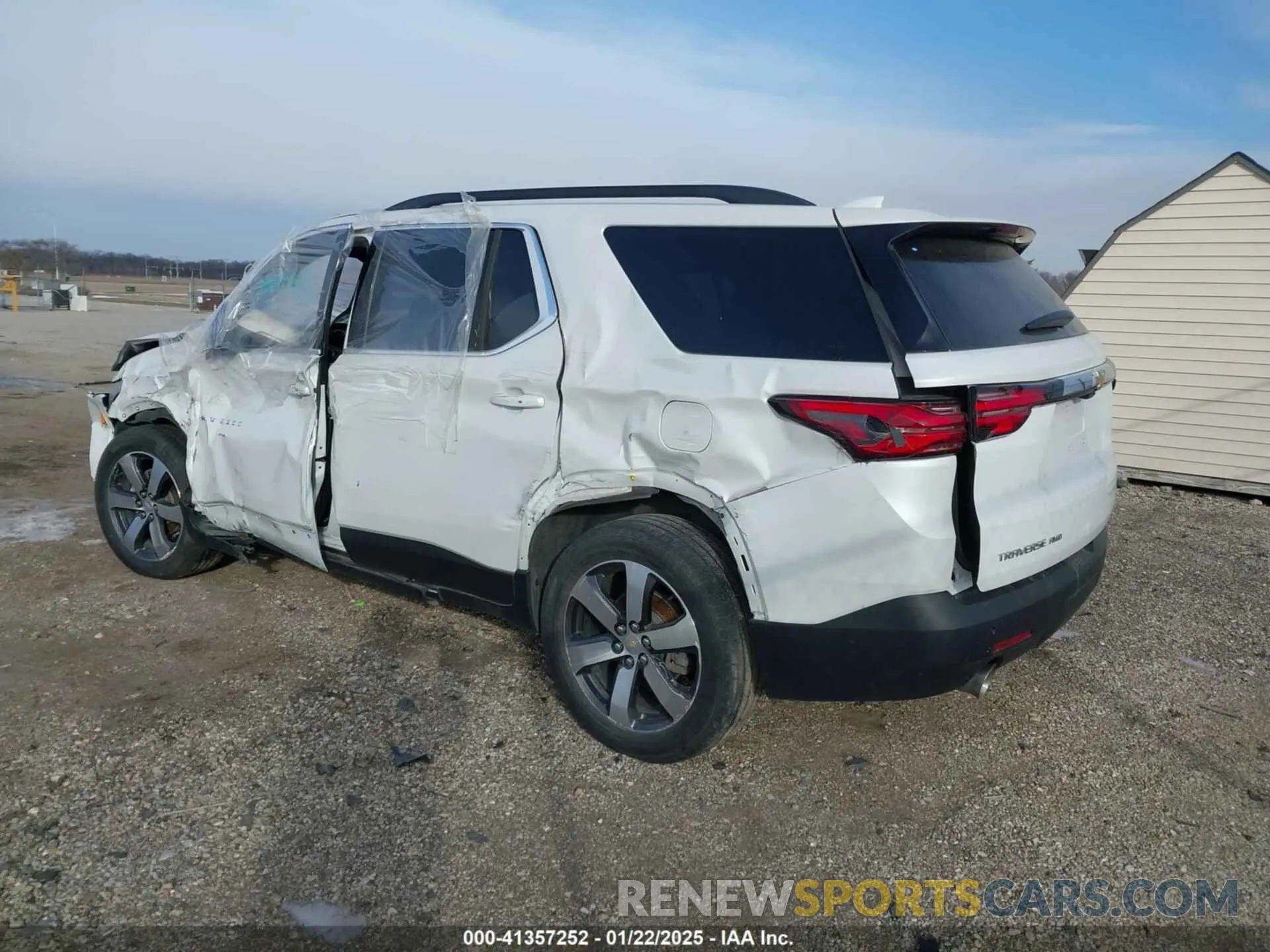 3 Photograph of a damaged car 1GNEVHKW6NJ130204 CHEVROLET TRAVERSE 2022