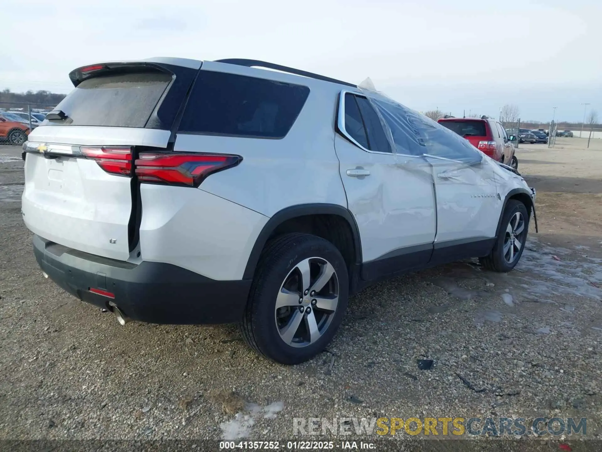 4 Photograph of a damaged car 1GNEVHKW6NJ130204 CHEVROLET TRAVERSE 2022
