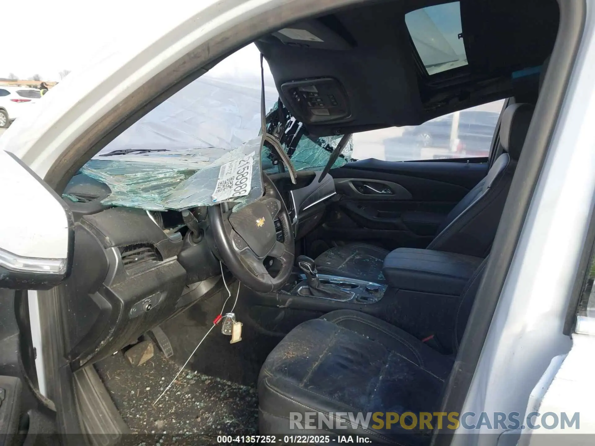 5 Photograph of a damaged car 1GNEVHKW6NJ130204 CHEVROLET TRAVERSE 2022