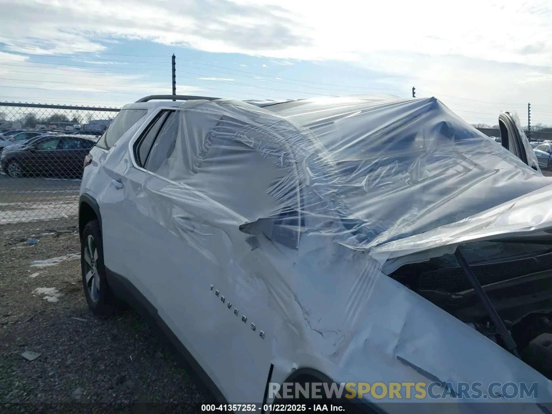 6 Photograph of a damaged car 1GNEVHKW6NJ130204 CHEVROLET TRAVERSE 2022