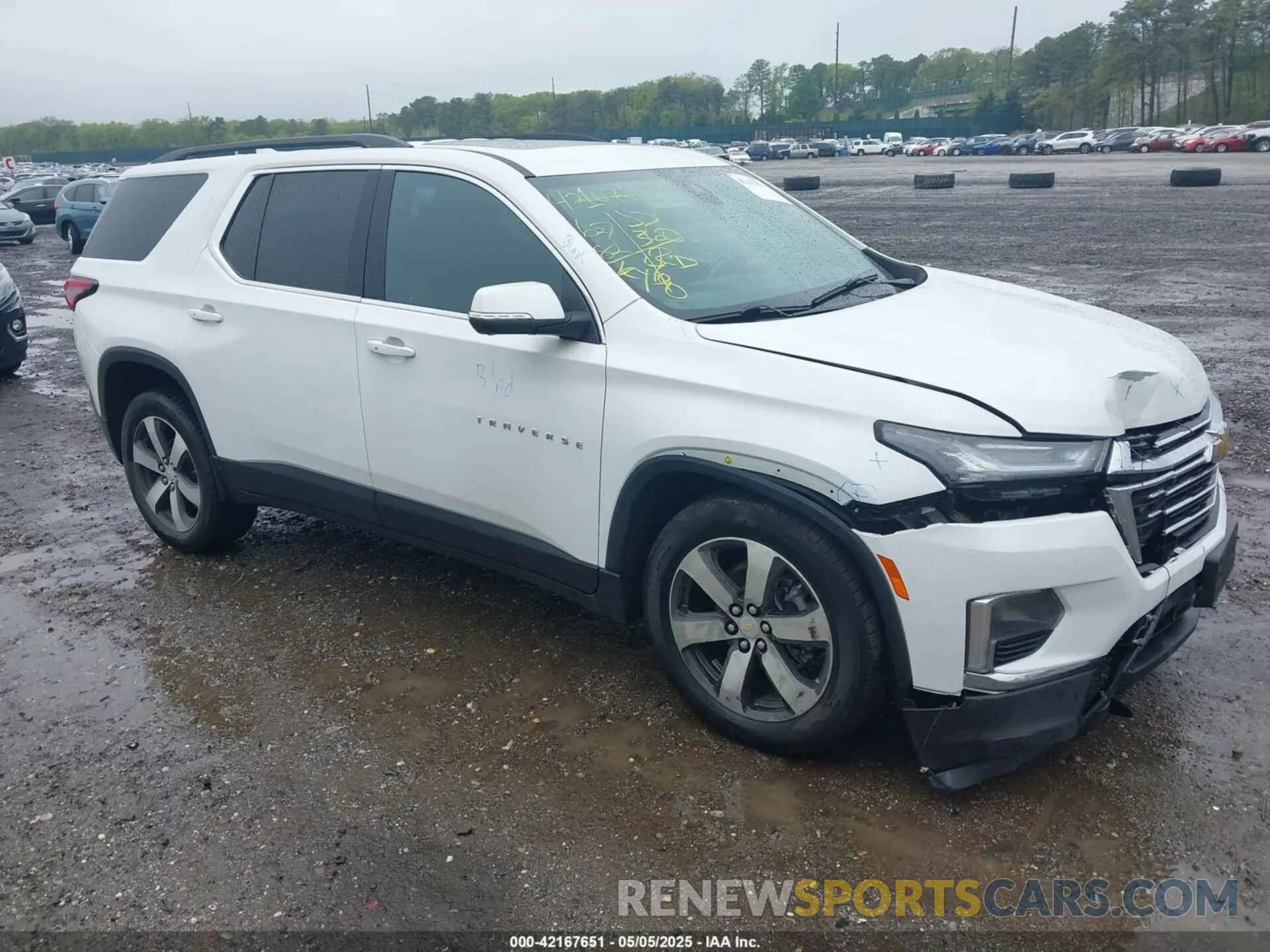 1 Photograph of a damaged car 1GNEVHKW6NJ135807 CHEVROLET TRAVERSE 2022