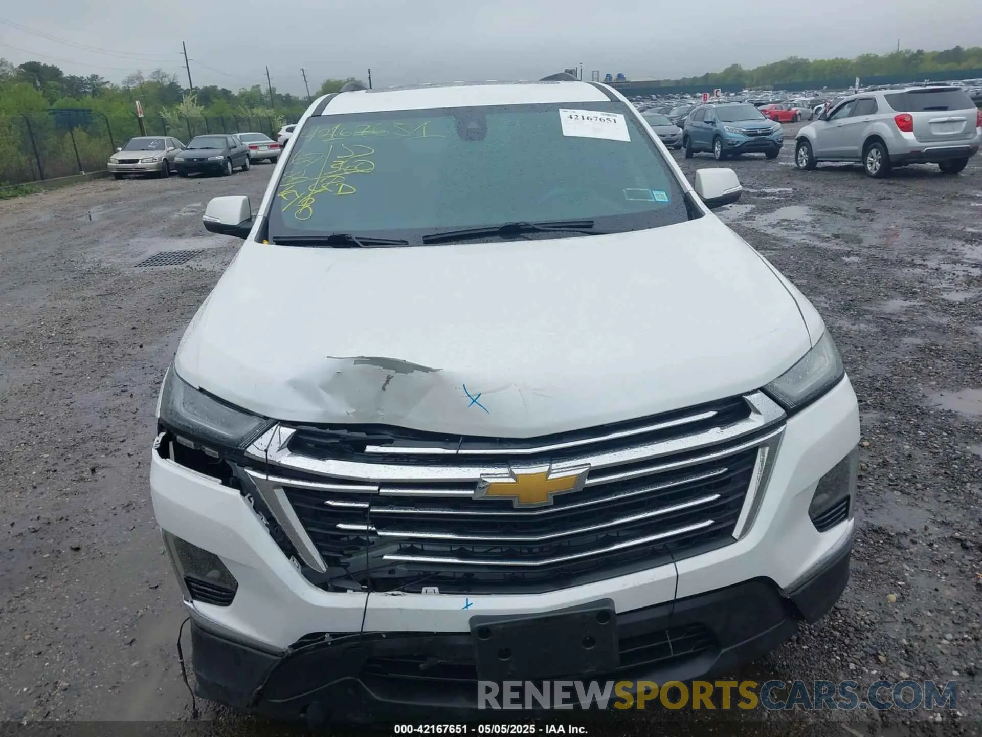 12 Photograph of a damaged car 1GNEVHKW6NJ135807 CHEVROLET TRAVERSE 2022