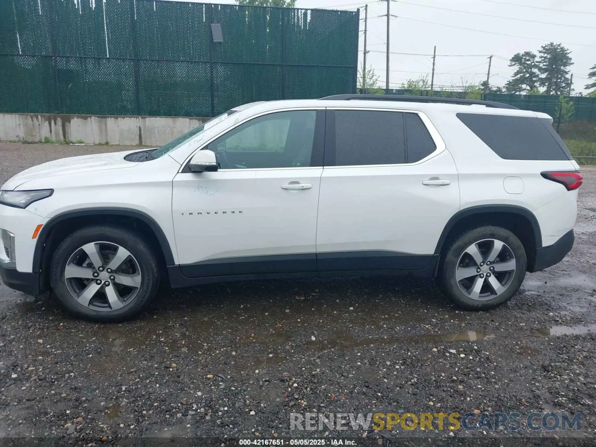 14 Photograph of a damaged car 1GNEVHKW6NJ135807 CHEVROLET TRAVERSE 2022
