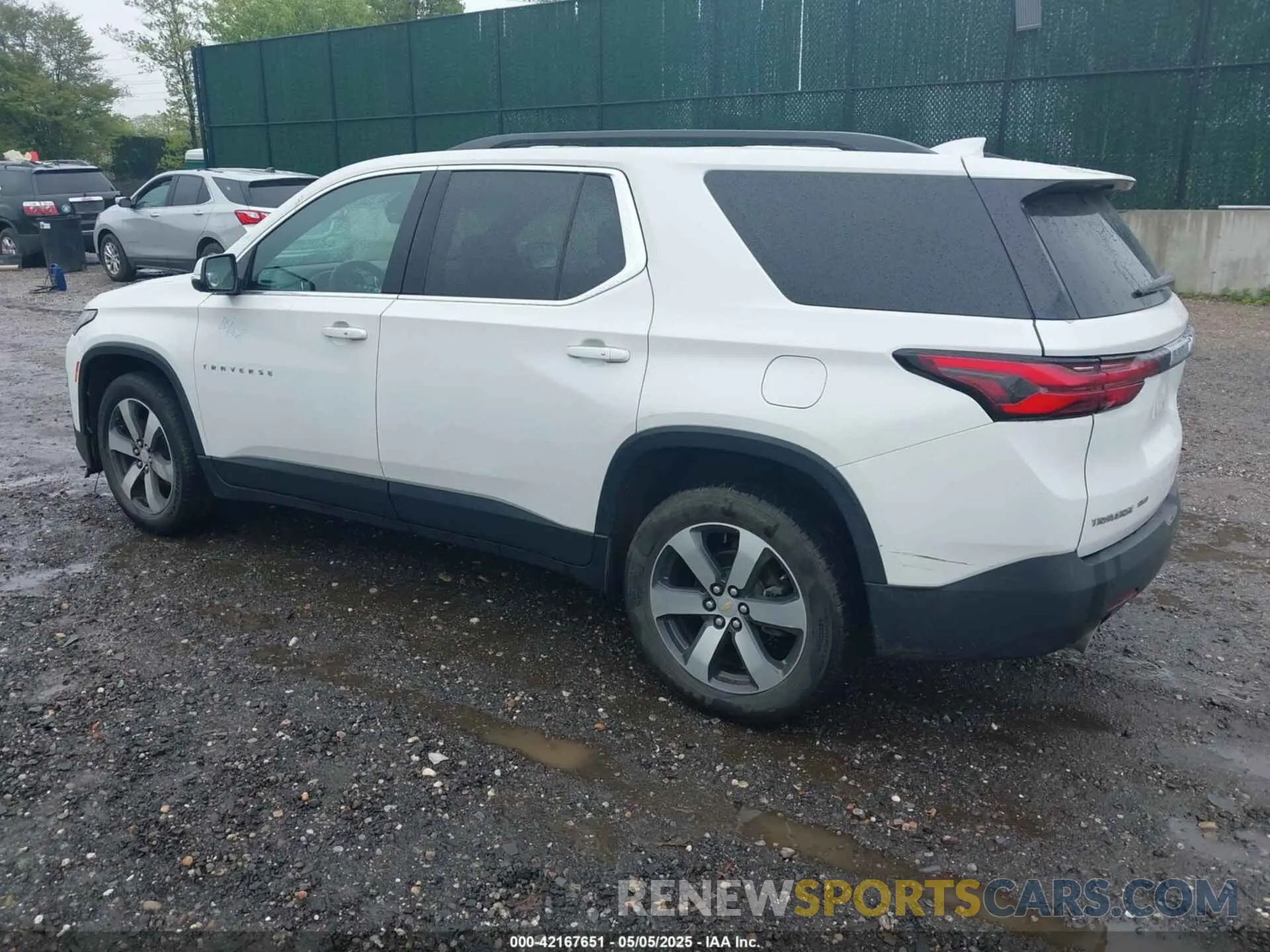 3 Photograph of a damaged car 1GNEVHKW6NJ135807 CHEVROLET TRAVERSE 2022