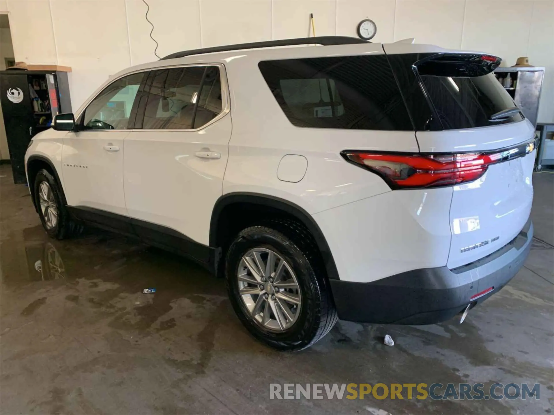 11 Photograph of a damaged car 1GNEVHKW6NJ139548 CHEVROLET TRAVERSE 2022