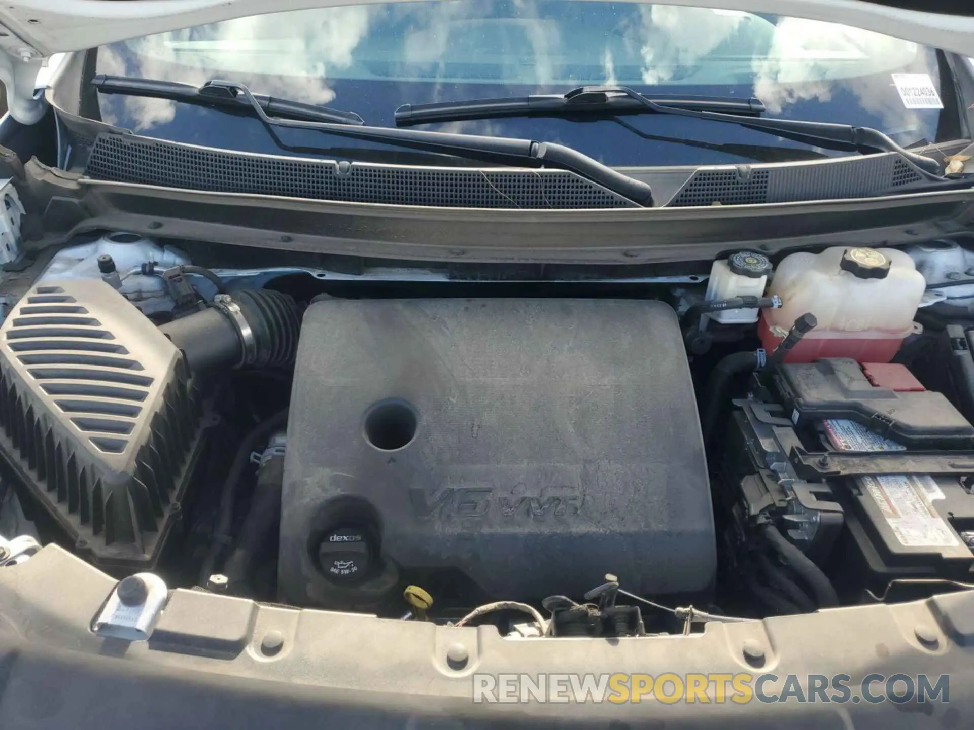 2 Photograph of a damaged car 1GNEVHKW6NJ139548 CHEVROLET TRAVERSE 2022