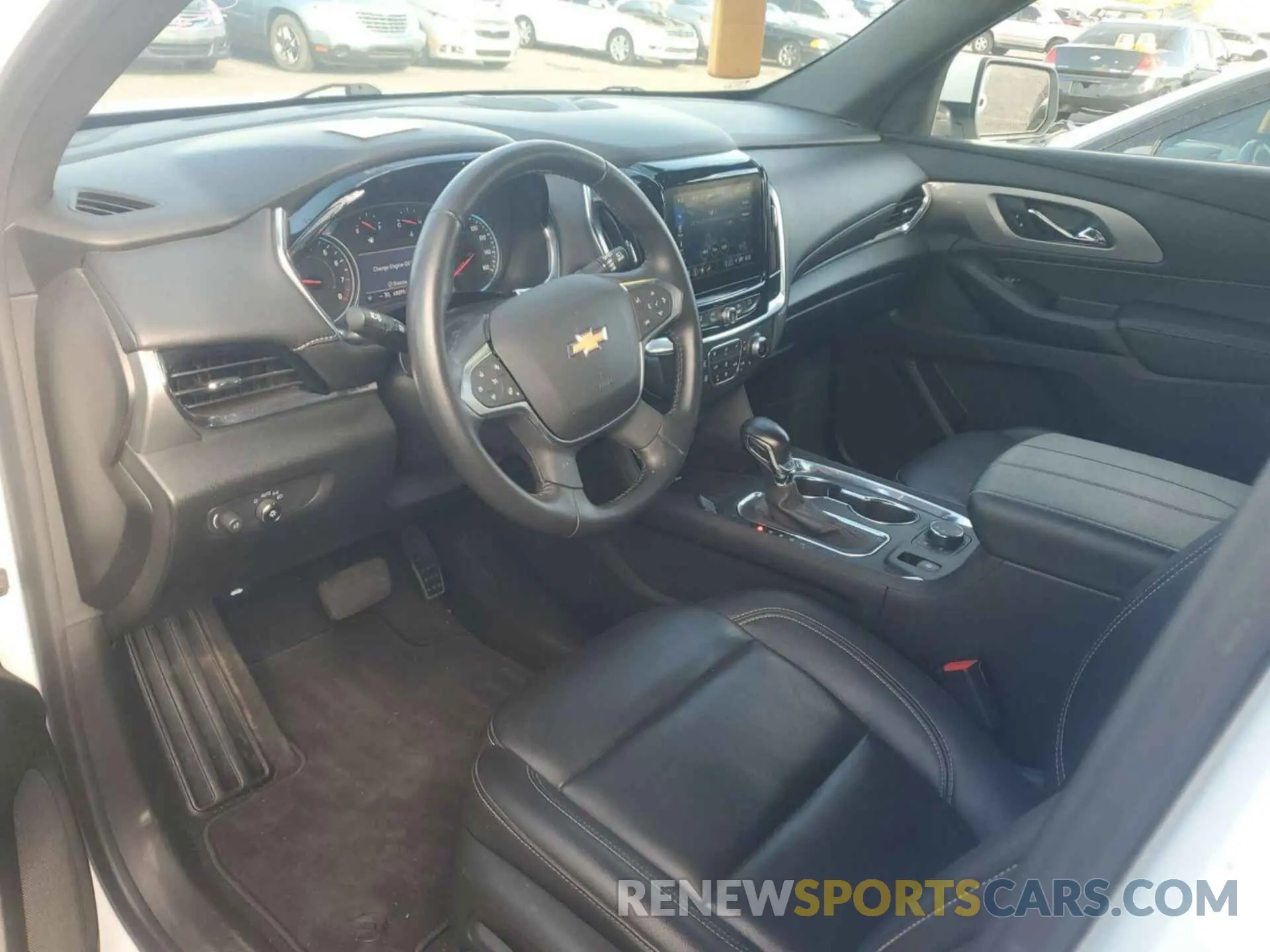 6 Photograph of a damaged car 1GNEVHKW6NJ139548 CHEVROLET TRAVERSE 2022