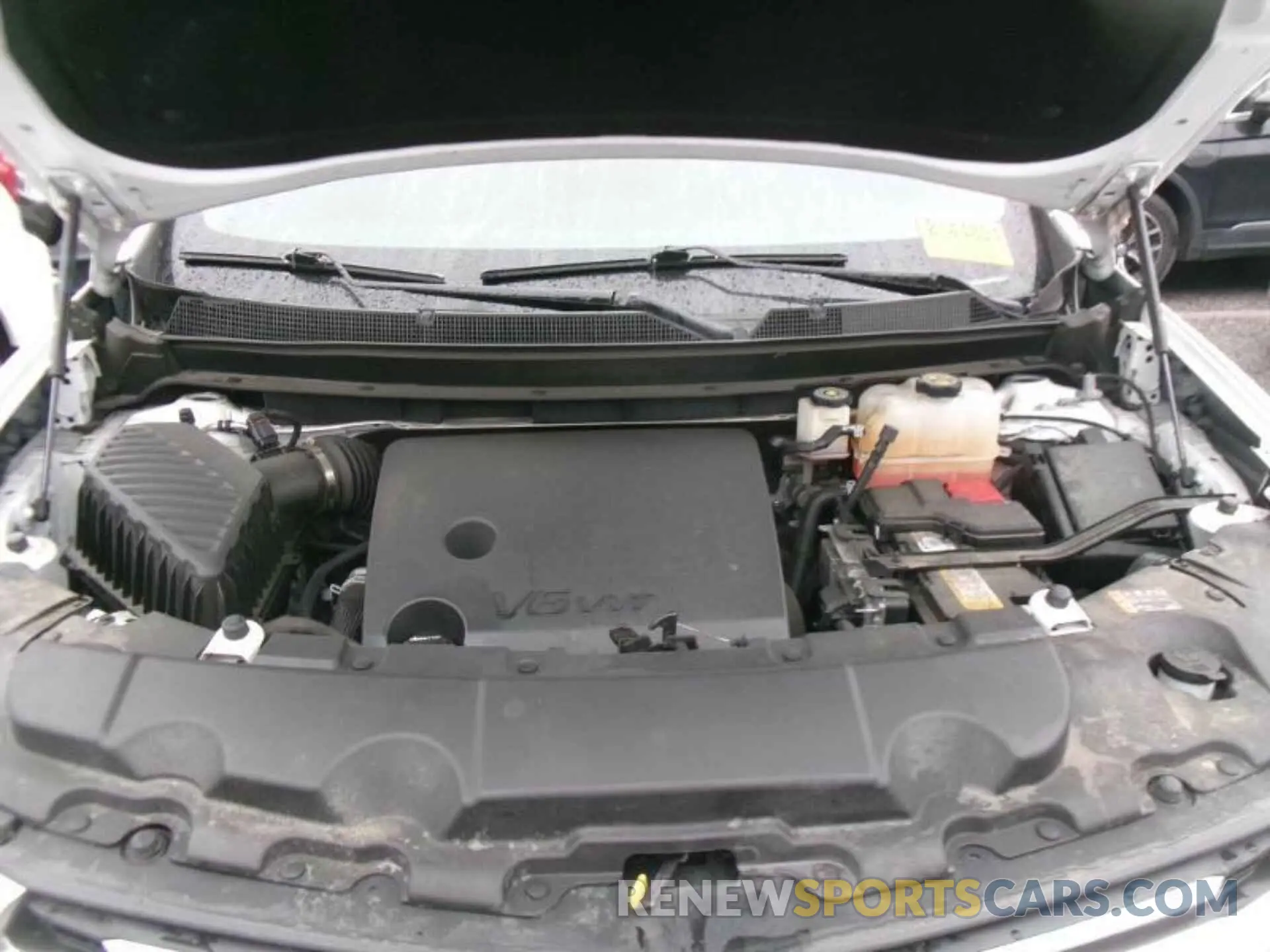 2 Photograph of a damaged car 1GNEVHKW6NJ187230 CHEVROLET TRAVERSE 2022