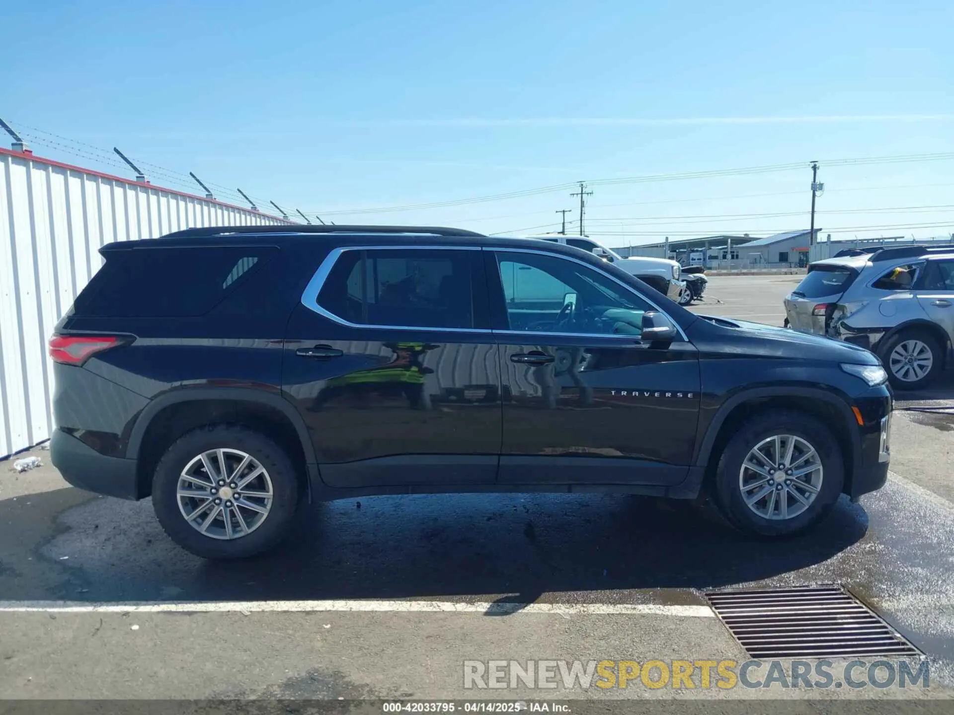 13 Photograph of a damaged car 1GNEVHKW7NJ136660 CHEVROLET TRAVERSE 2022
