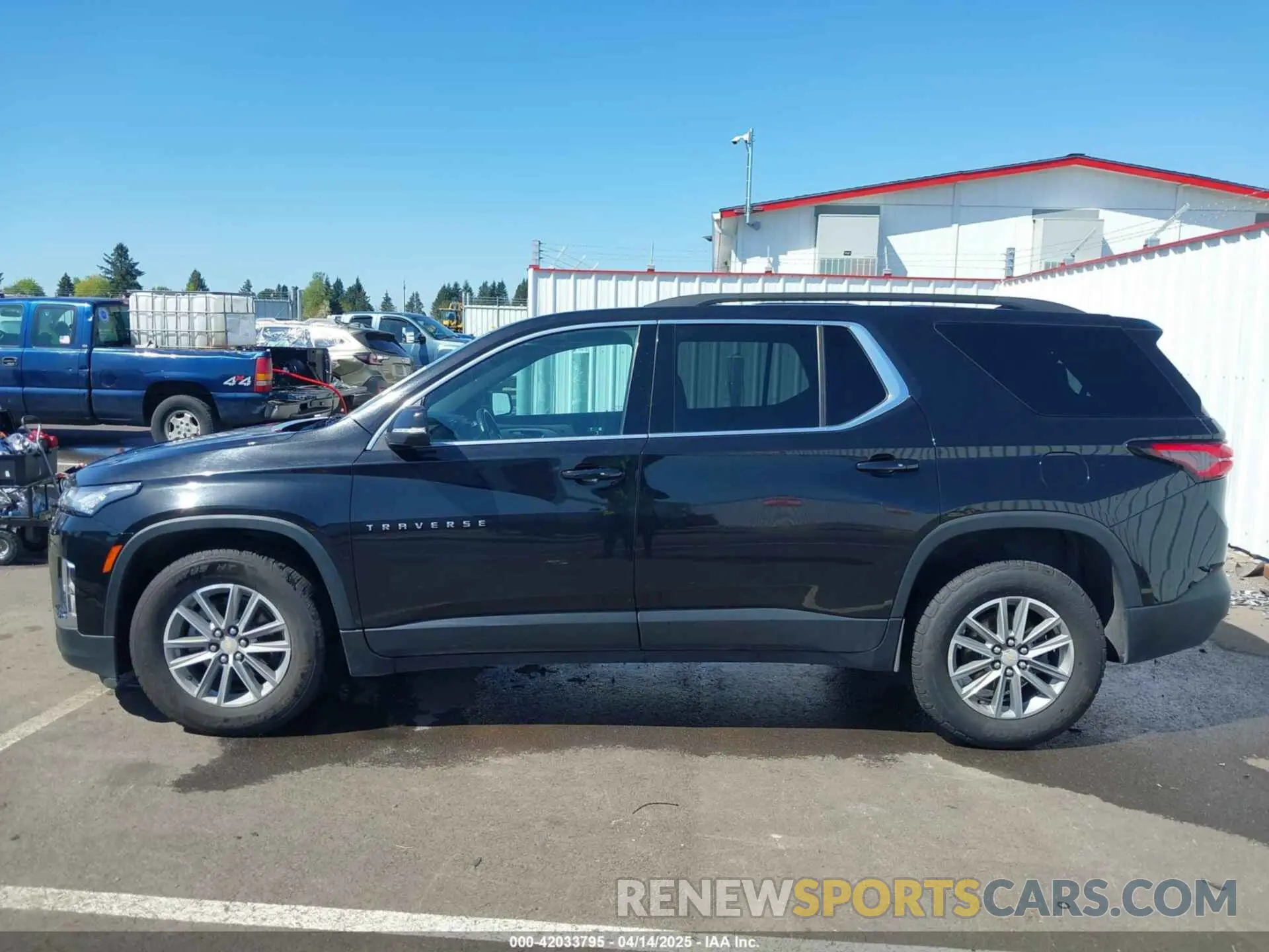 14 Photograph of a damaged car 1GNEVHKW7NJ136660 CHEVROLET TRAVERSE 2022