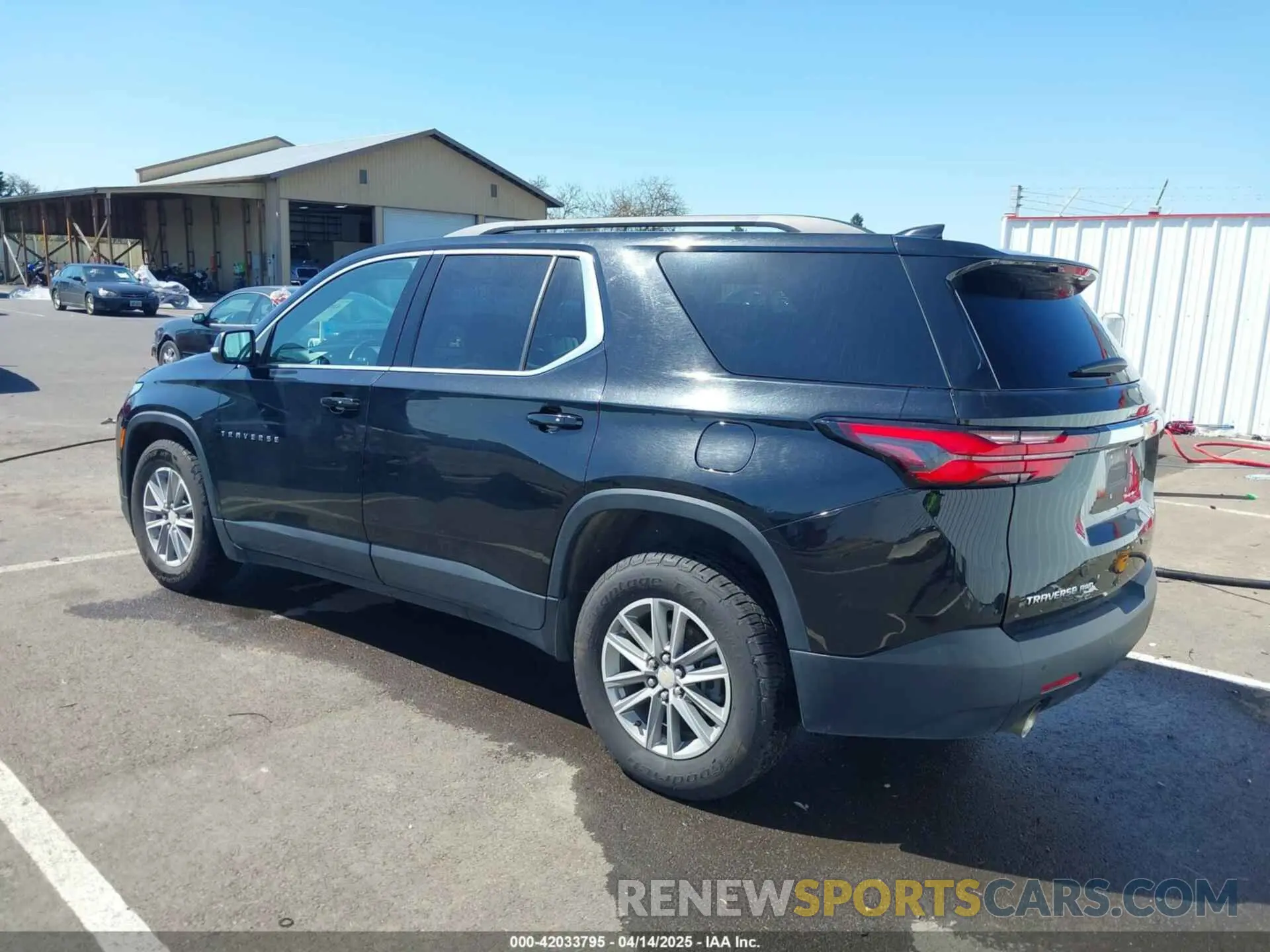 3 Photograph of a damaged car 1GNEVHKW7NJ136660 CHEVROLET TRAVERSE 2022