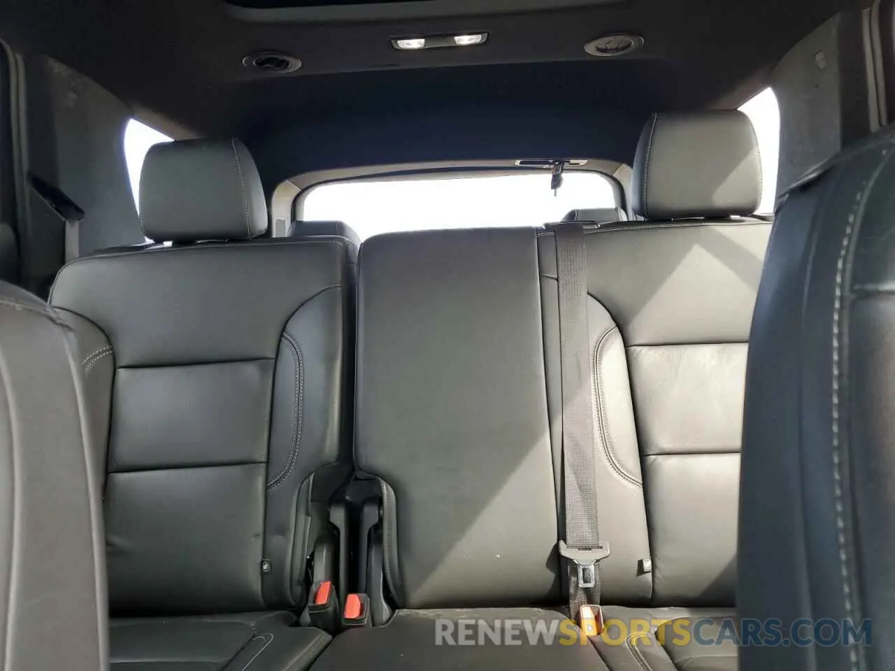 10 Photograph of a damaged car 1GNEVHKW7NJ156164 CHEVROLET TRAVERSE 2022