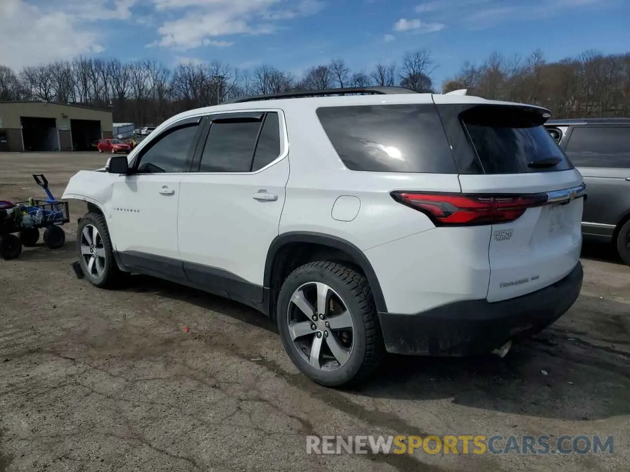 2 Photograph of a damaged car 1GNEVHKW7NJ156164 CHEVROLET TRAVERSE 2022