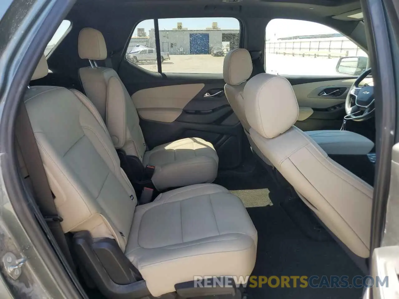 11 Photograph of a damaged car 1GNEVHKWXNJ101790 CHEVROLET TRAVERSE 2022