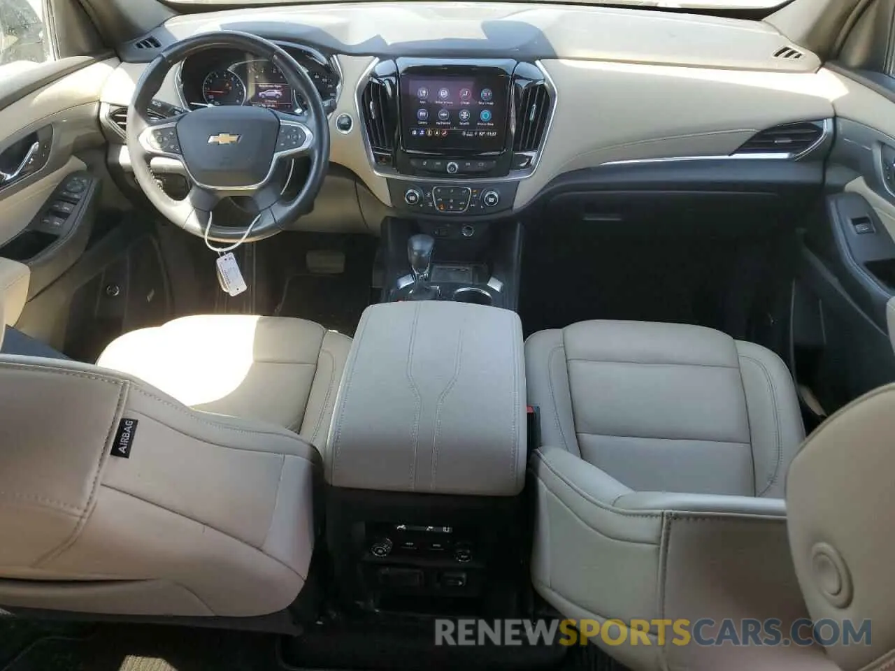 8 Photograph of a damaged car 1GNEVHKWXNJ101790 CHEVROLET TRAVERSE 2022