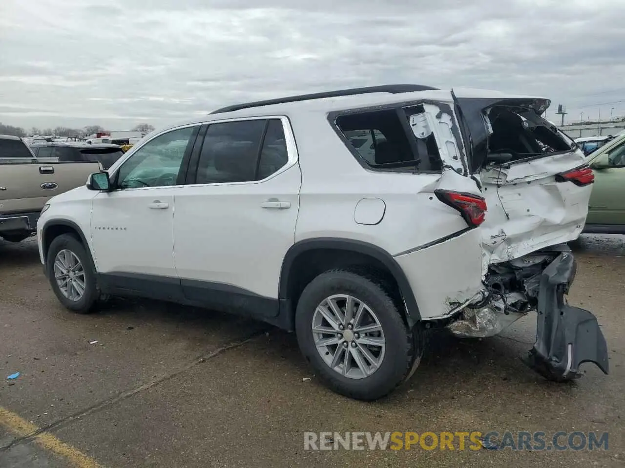 2 Photograph of a damaged car 1GNEVHKWXNJ126219 CHEVROLET TRAVERSE 2022