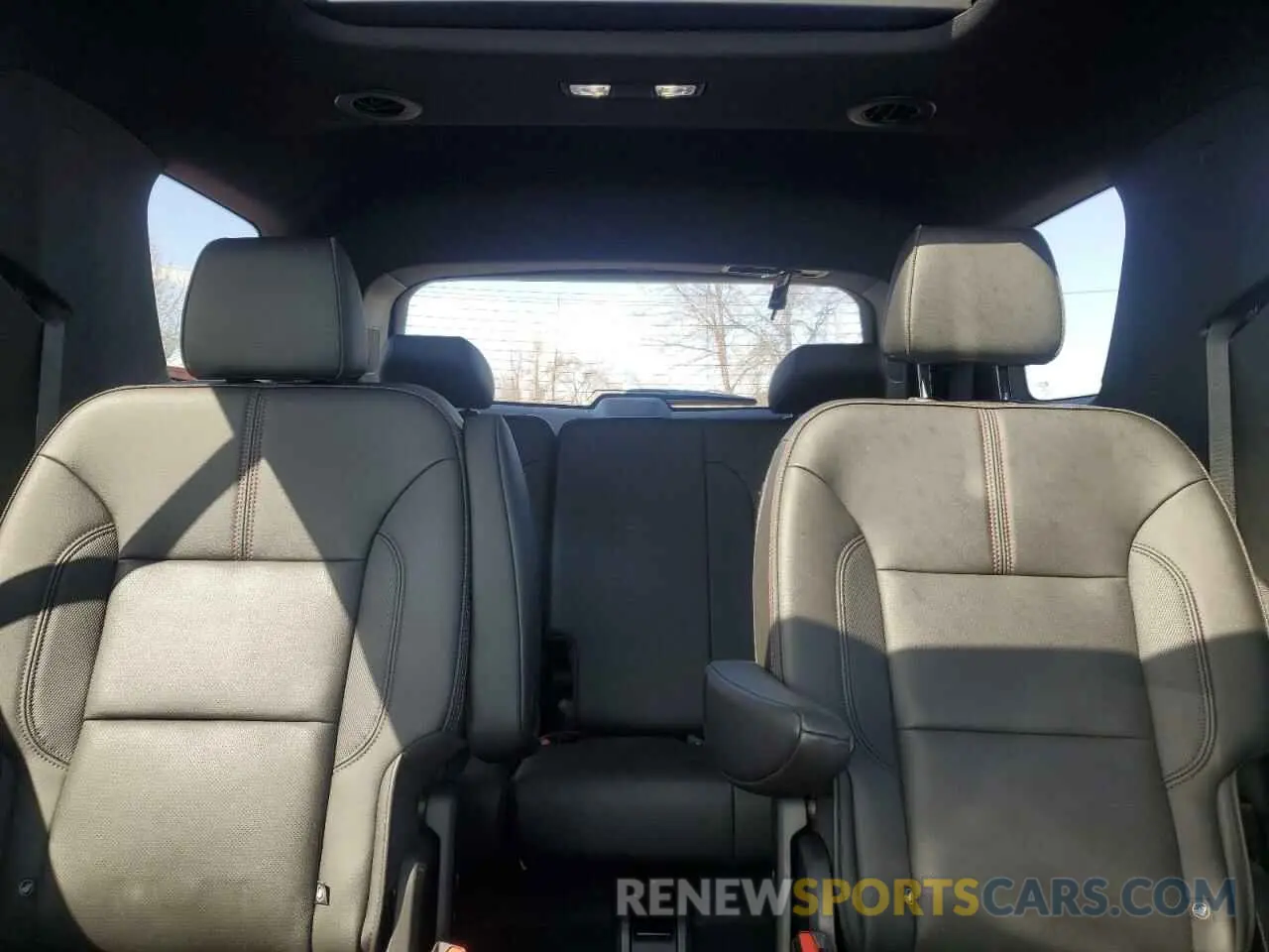 10 Photograph of a damaged car 1GNEVJKW2NJ182663 CHEVROLET TRAVERSE 2022