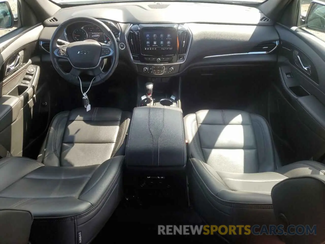 8 Photograph of a damaged car 1GNEVJKW2NJ182663 CHEVROLET TRAVERSE 2022