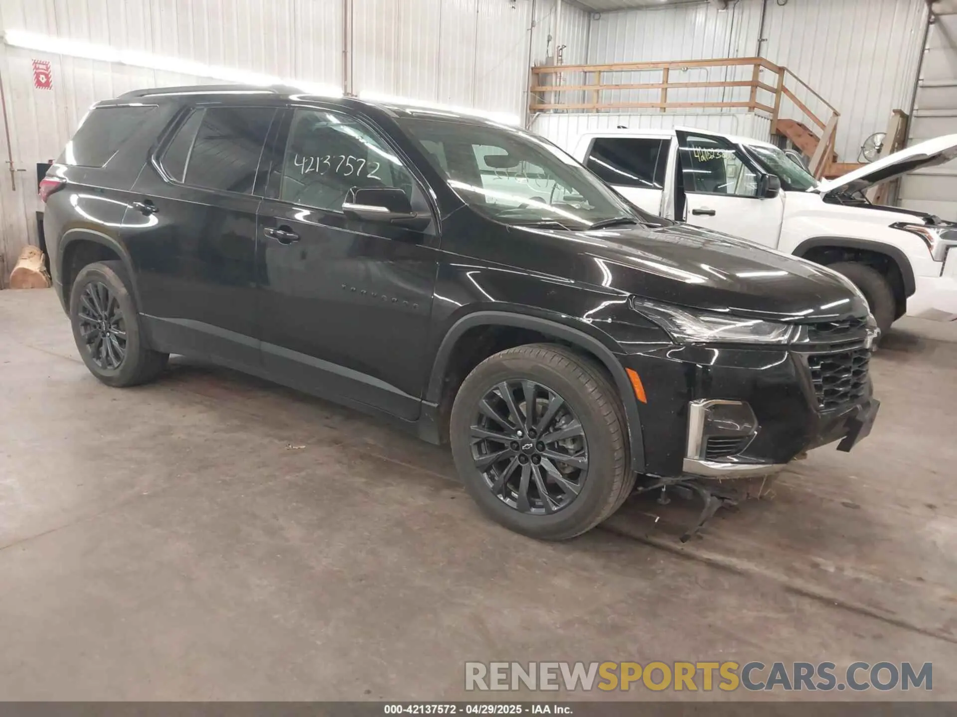 1 Photograph of a damaged car 1GNEVJKW5NJ143145 CHEVROLET TRAVERSE 2022