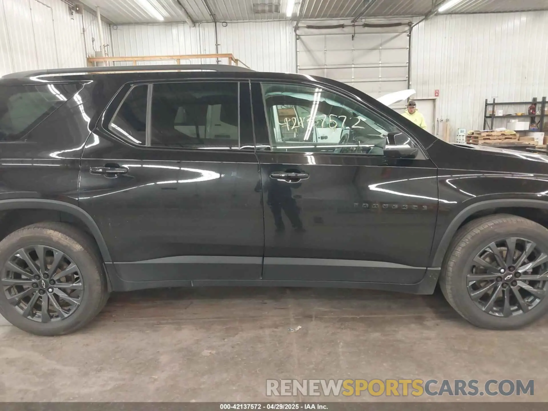 14 Photograph of a damaged car 1GNEVJKW5NJ143145 CHEVROLET TRAVERSE 2022