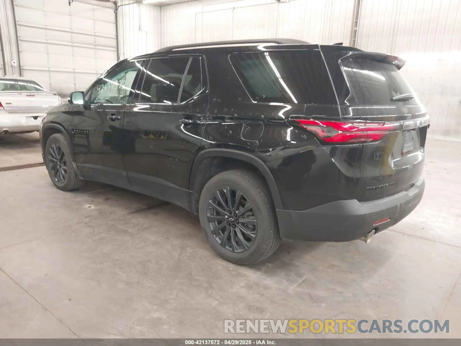 3 Photograph of a damaged car 1GNEVJKW5NJ143145 CHEVROLET TRAVERSE 2022