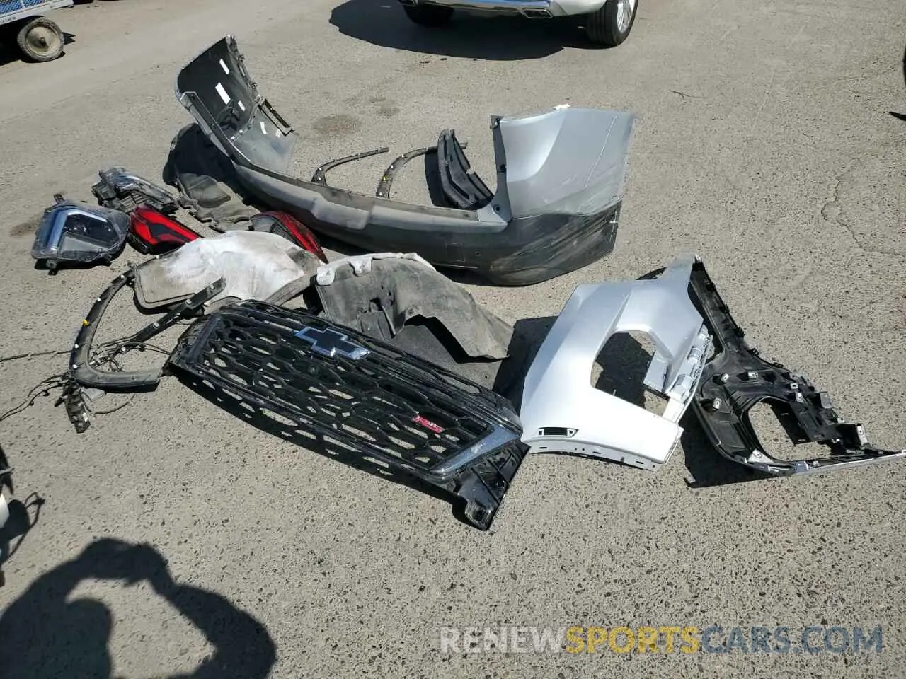 13 Photograph of a damaged car 1GNEVJKW7NJ104752 CHEVROLET TRAVERSE 2022