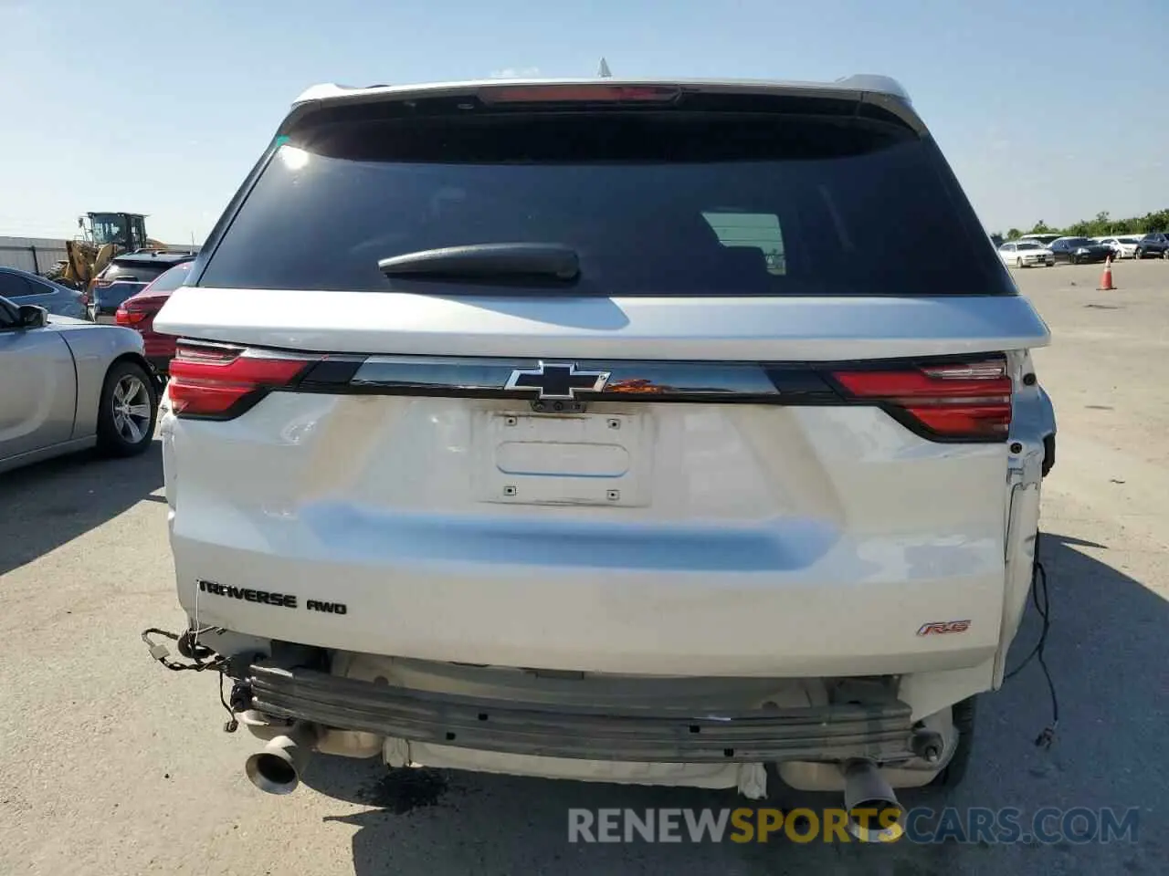 6 Photograph of a damaged car 1GNEVJKW7NJ104752 CHEVROLET TRAVERSE 2022