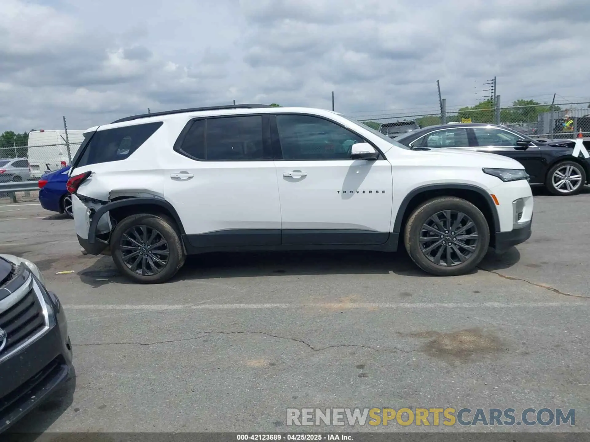 12 Photograph of a damaged car 1GNEVJKW9NJ189416 CHEVROLET TRAVERSE 2022