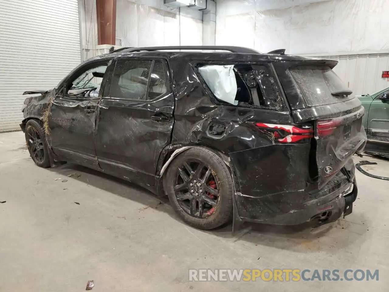 2 Photograph of a damaged car 1GNEVKKW2NJ138460 CHEVROLET TRAVERSE 2022