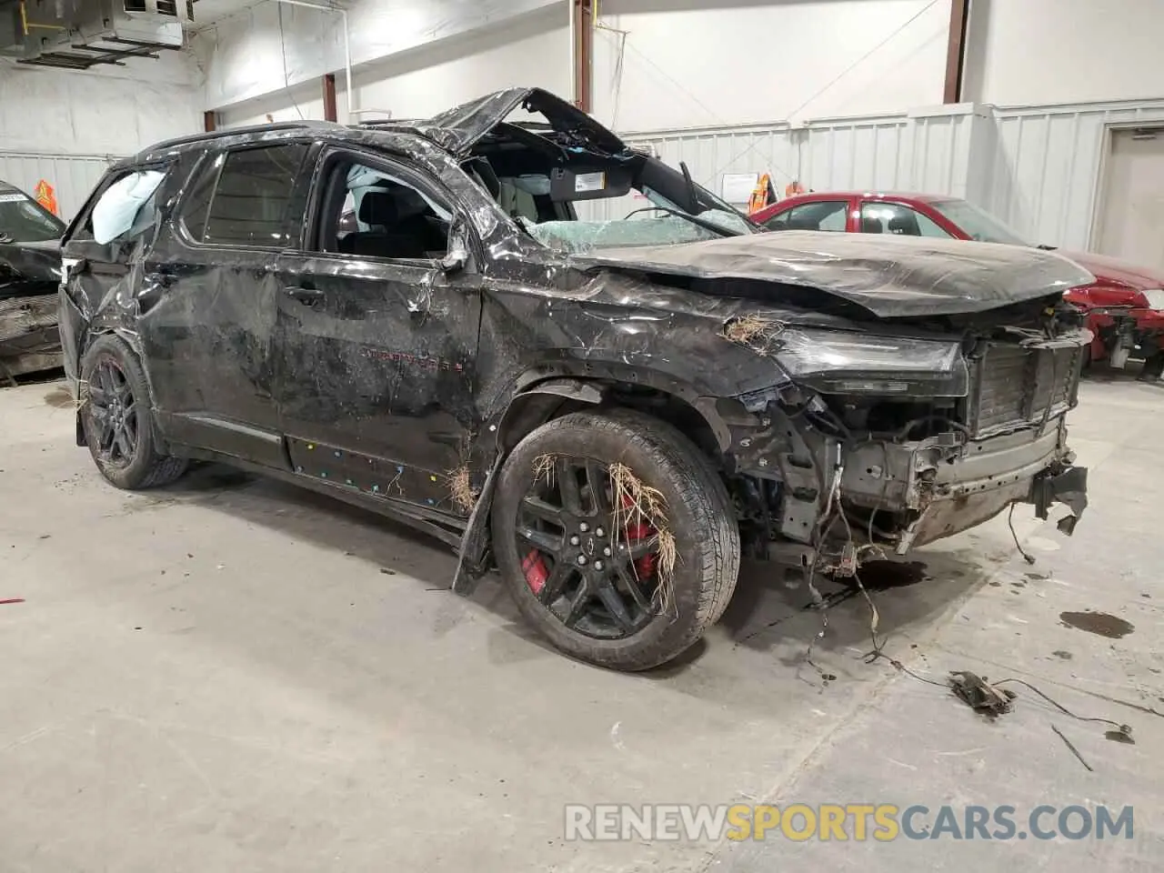 4 Photograph of a damaged car 1GNEVKKW2NJ138460 CHEVROLET TRAVERSE 2022