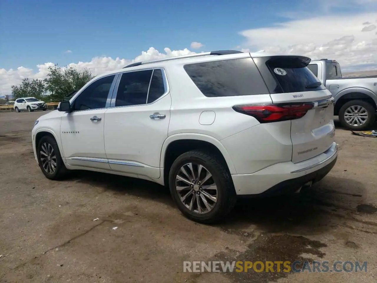 2 Photograph of a damaged car 1GNEVKKW3NJ124289 CHEVROLET TRAVERSE 2022