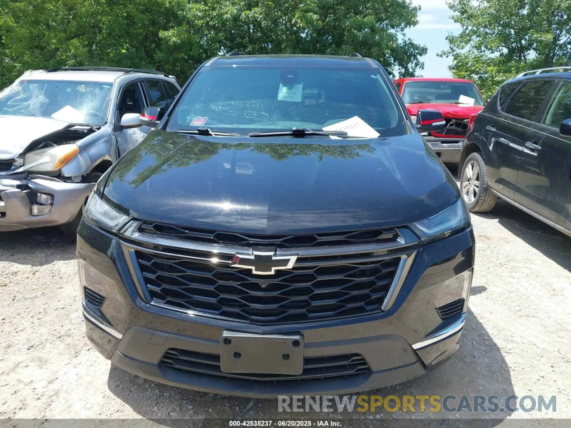 12 Photograph of a damaged car 1GNEVKKW4NJ100101 CHEVROLET TRAVERSE 2022