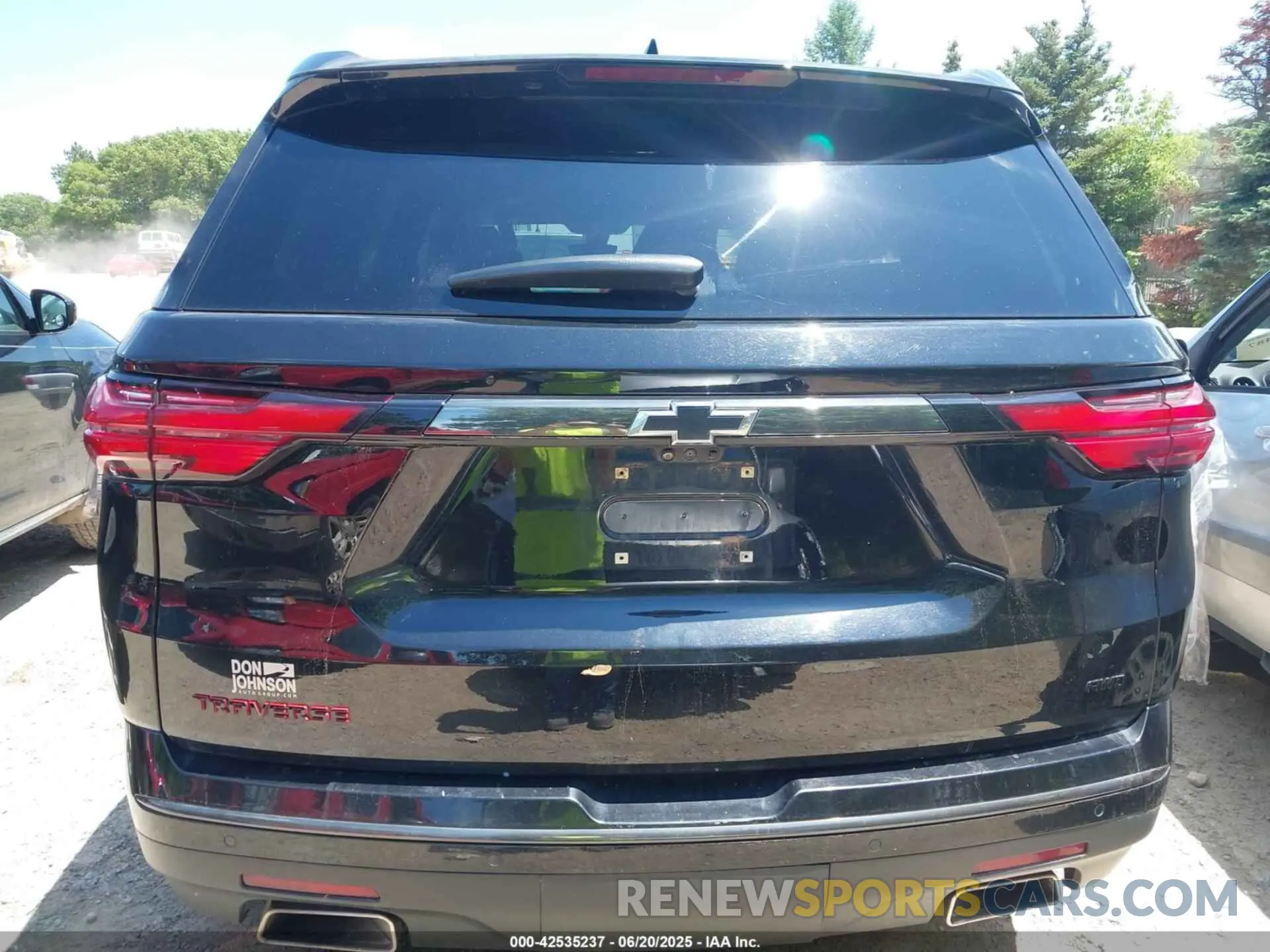16 Photograph of a damaged car 1GNEVKKW4NJ100101 CHEVROLET TRAVERSE 2022