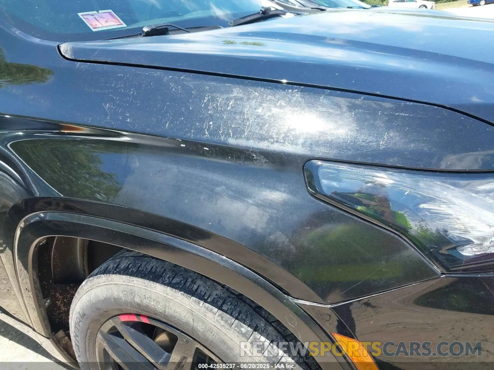 18 Photograph of a damaged car 1GNEVKKW4NJ100101 CHEVROLET TRAVERSE 2022