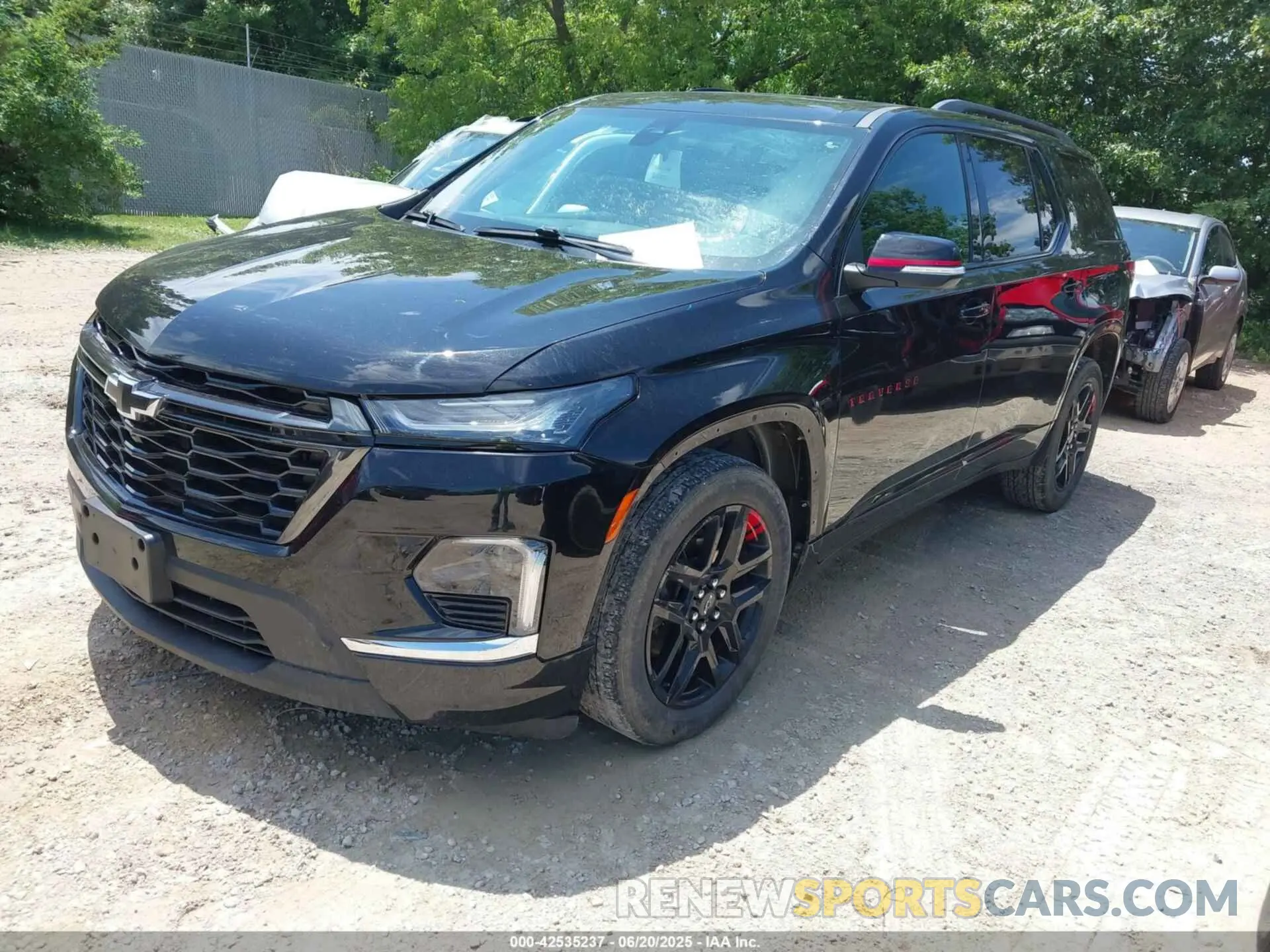 2 Photograph of a damaged car 1GNEVKKW4NJ100101 CHEVROLET TRAVERSE 2022