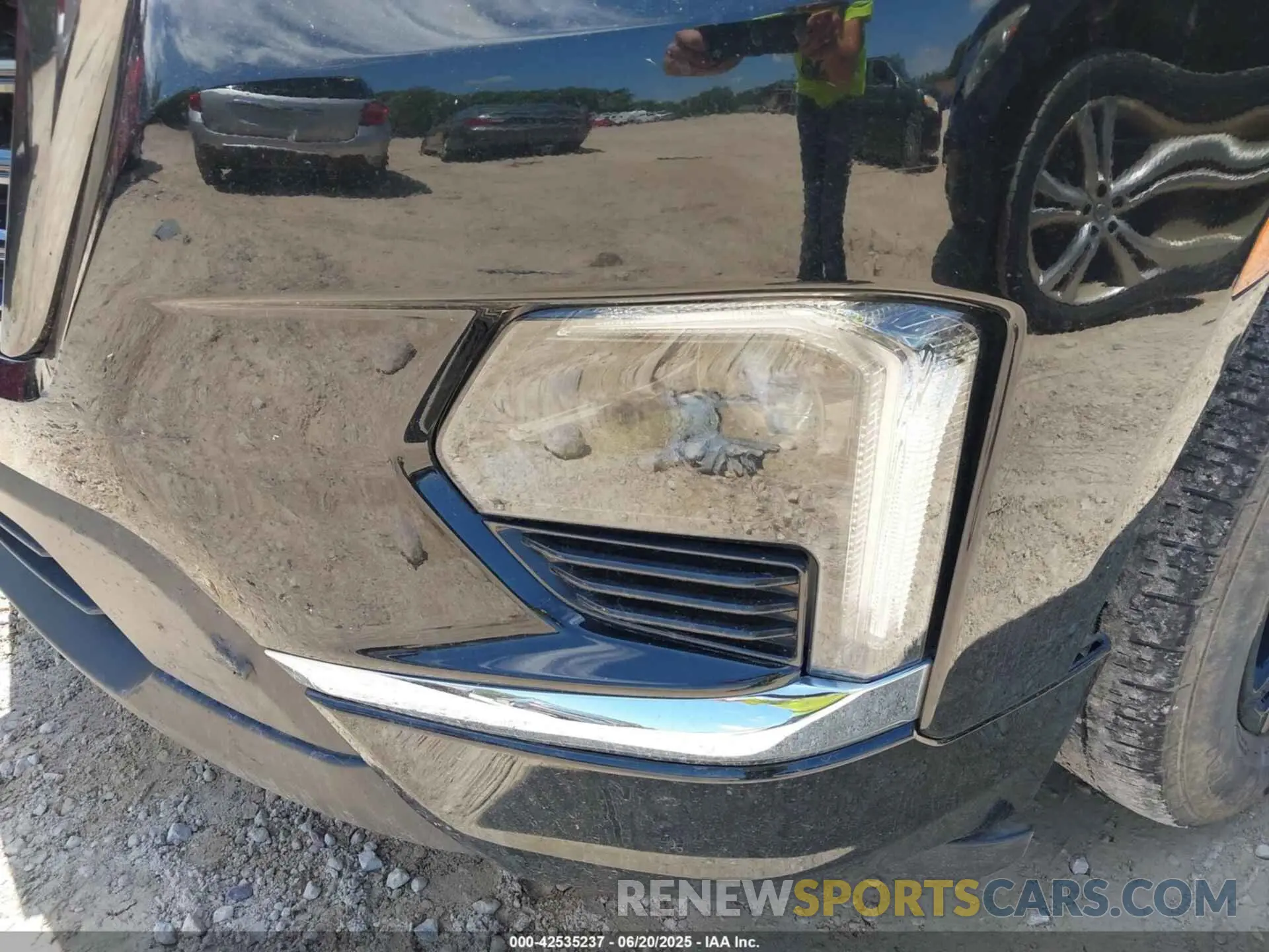 6 Photograph of a damaged car 1GNEVKKW4NJ100101 CHEVROLET TRAVERSE 2022