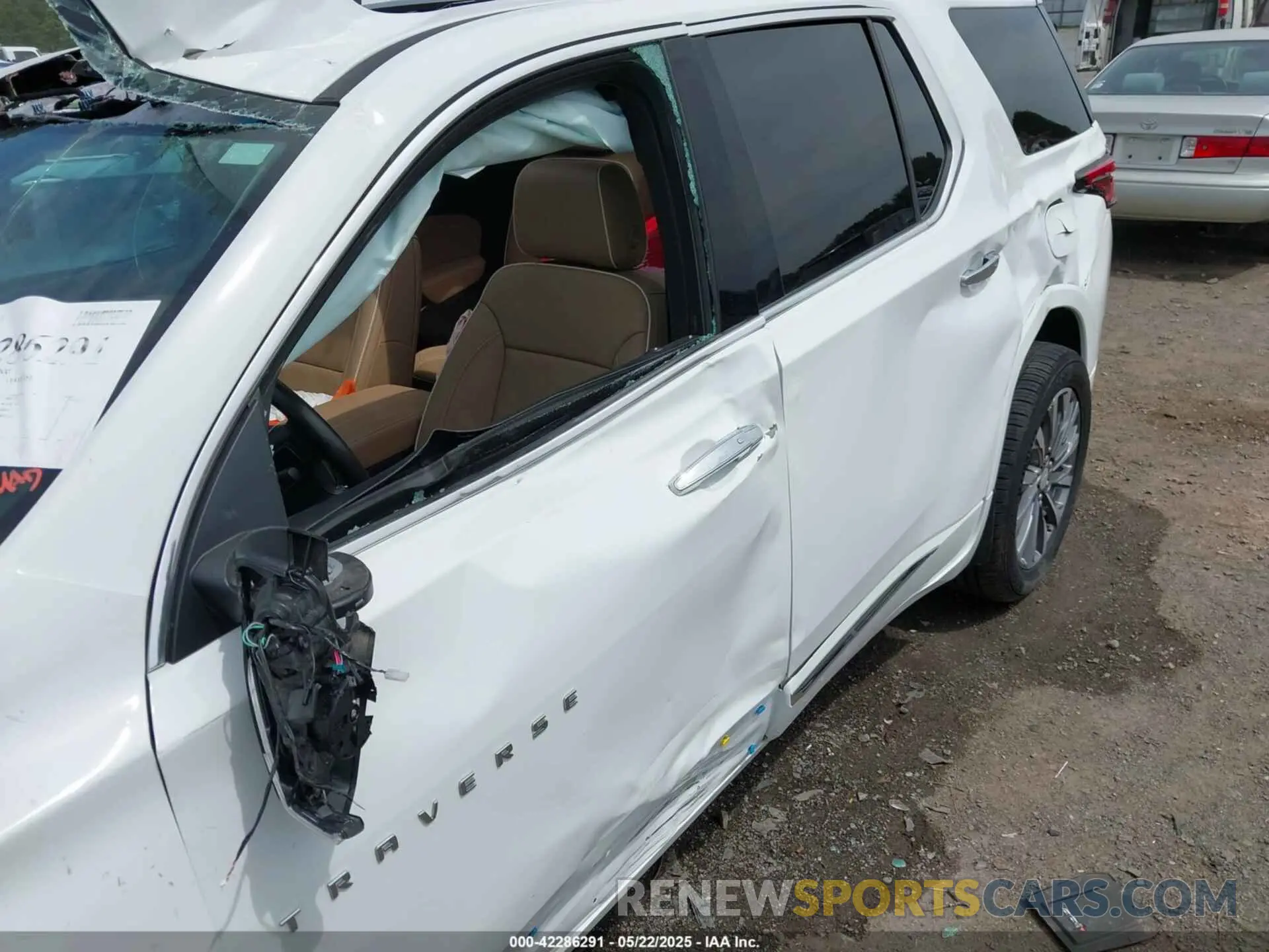 16 Photograph of a damaged car 1GNEVKKW4NJ191323 CHEVROLET TRAVERSE 2022