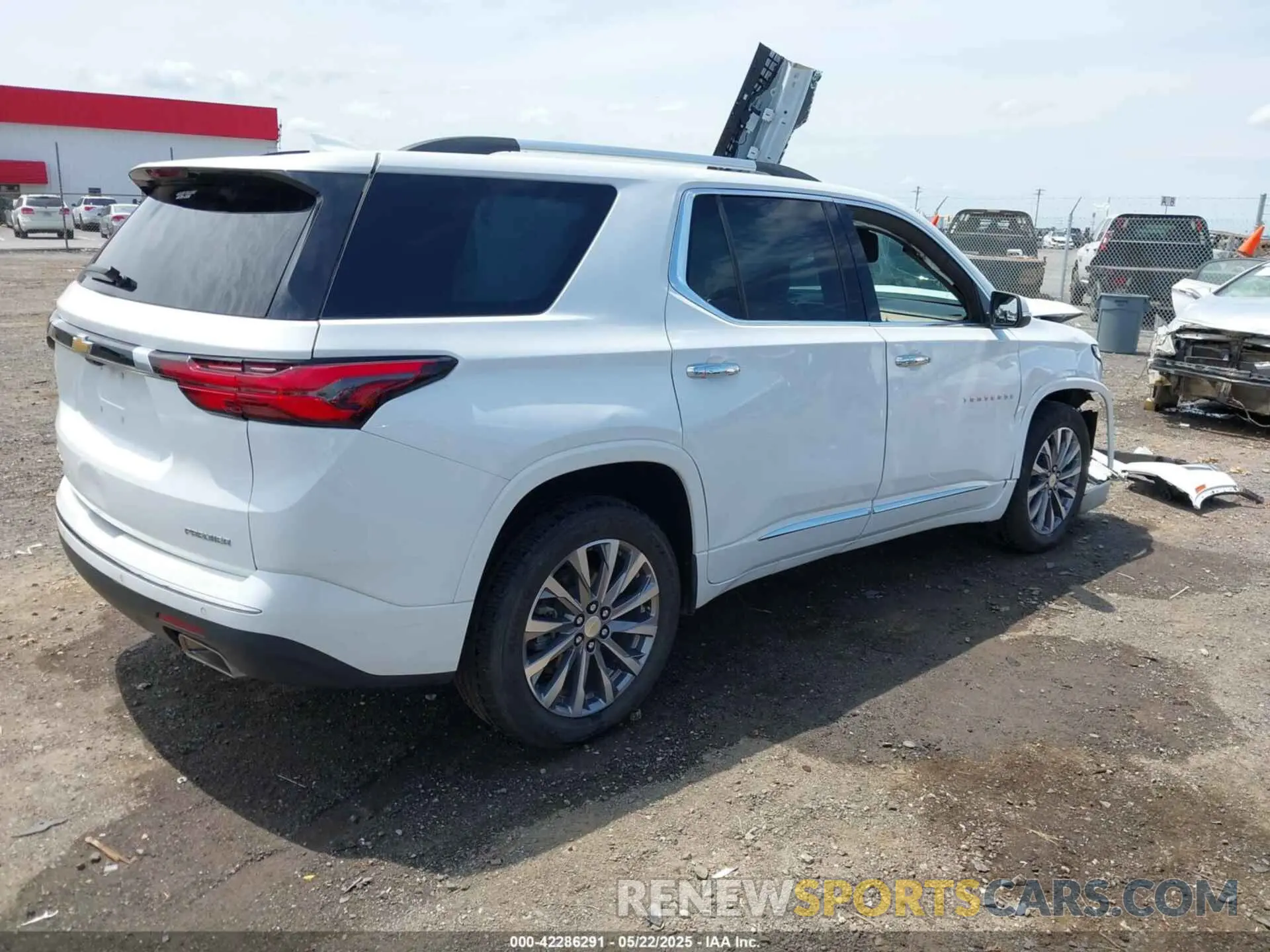 4 Photograph of a damaged car 1GNEVKKW4NJ191323 CHEVROLET TRAVERSE 2022