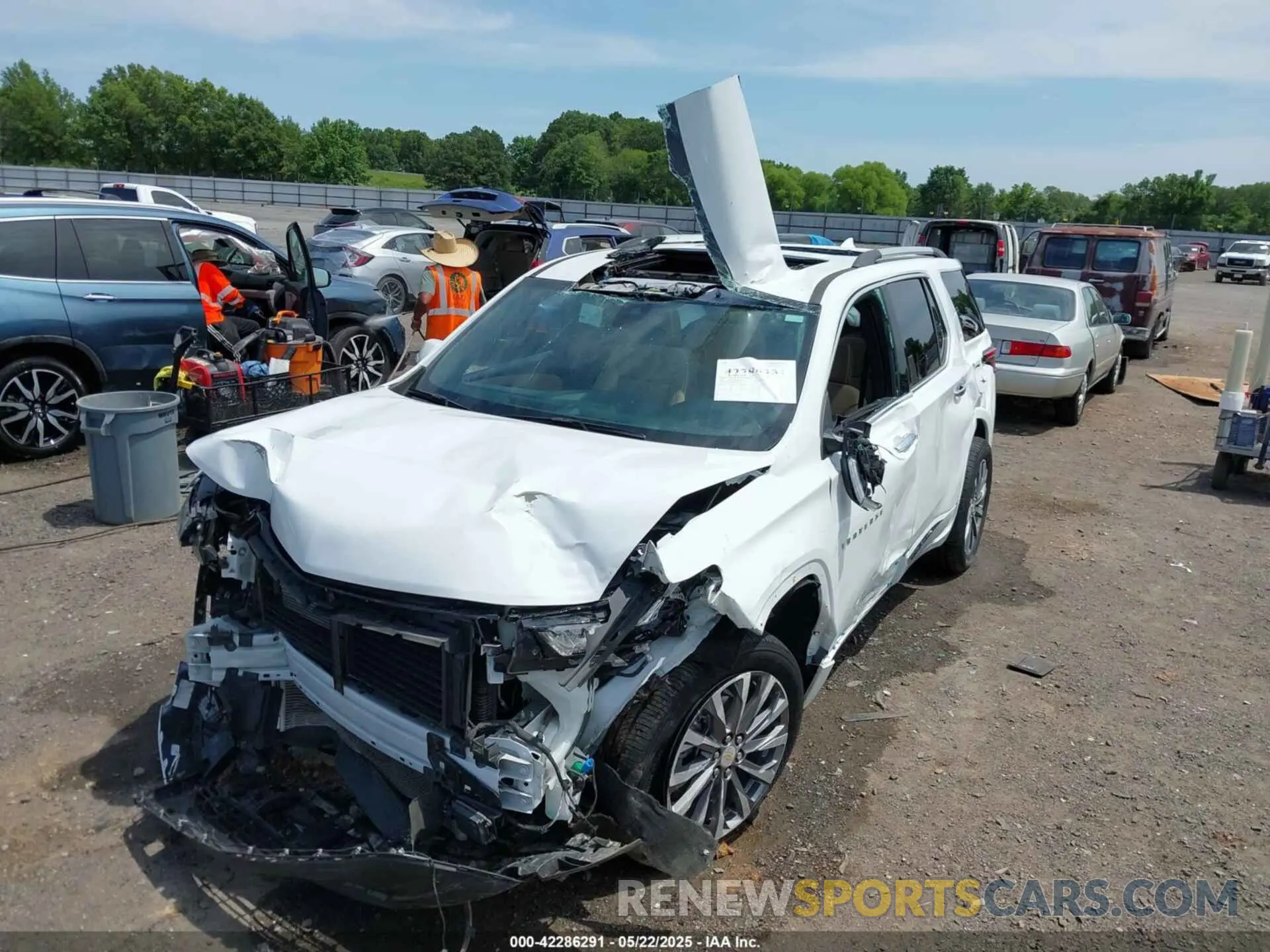 6 Photograph of a damaged car 1GNEVKKW4NJ191323 CHEVROLET TRAVERSE 2022