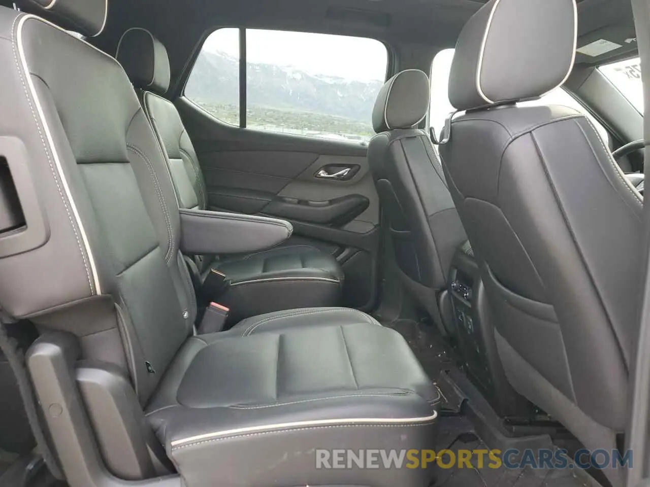 11 Photograph of a damaged car 1GNEVKKW7NJ147980 CHEVROLET TRAVERSE 2022