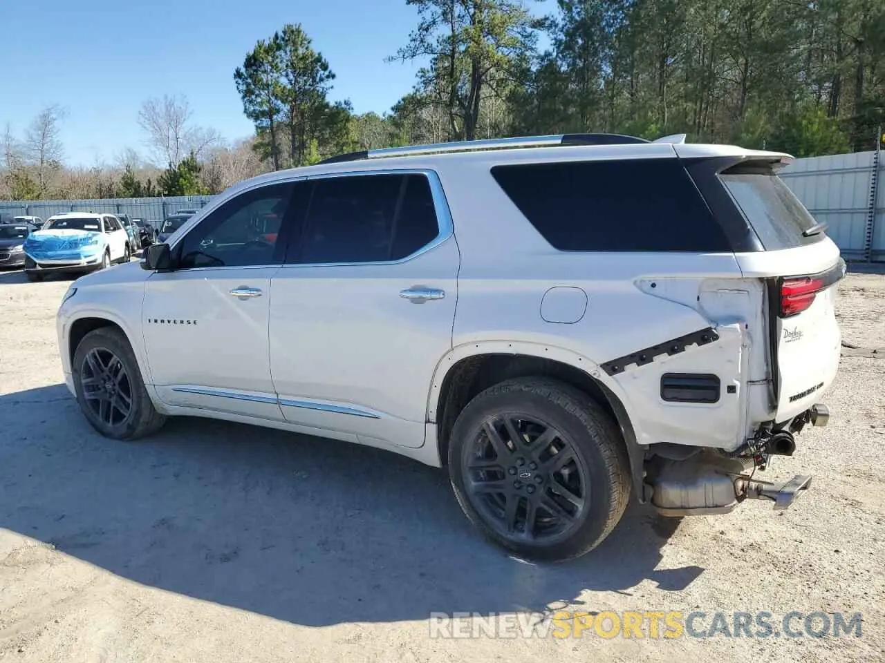 2 Photograph of a damaged car 1GNEVKKW7NJ181417 CHEVROLET TRAVERSE 2022