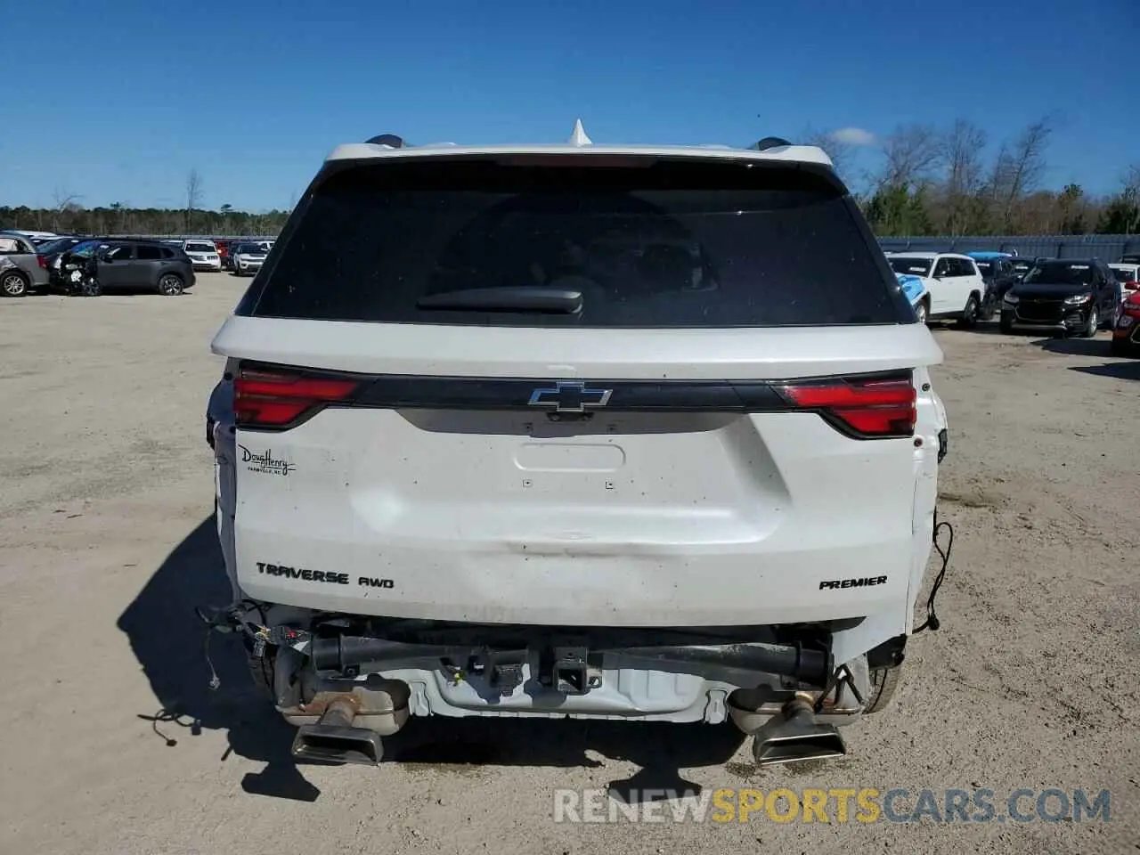 6 Photograph of a damaged car 1GNEVKKW7NJ181417 CHEVROLET TRAVERSE 2022